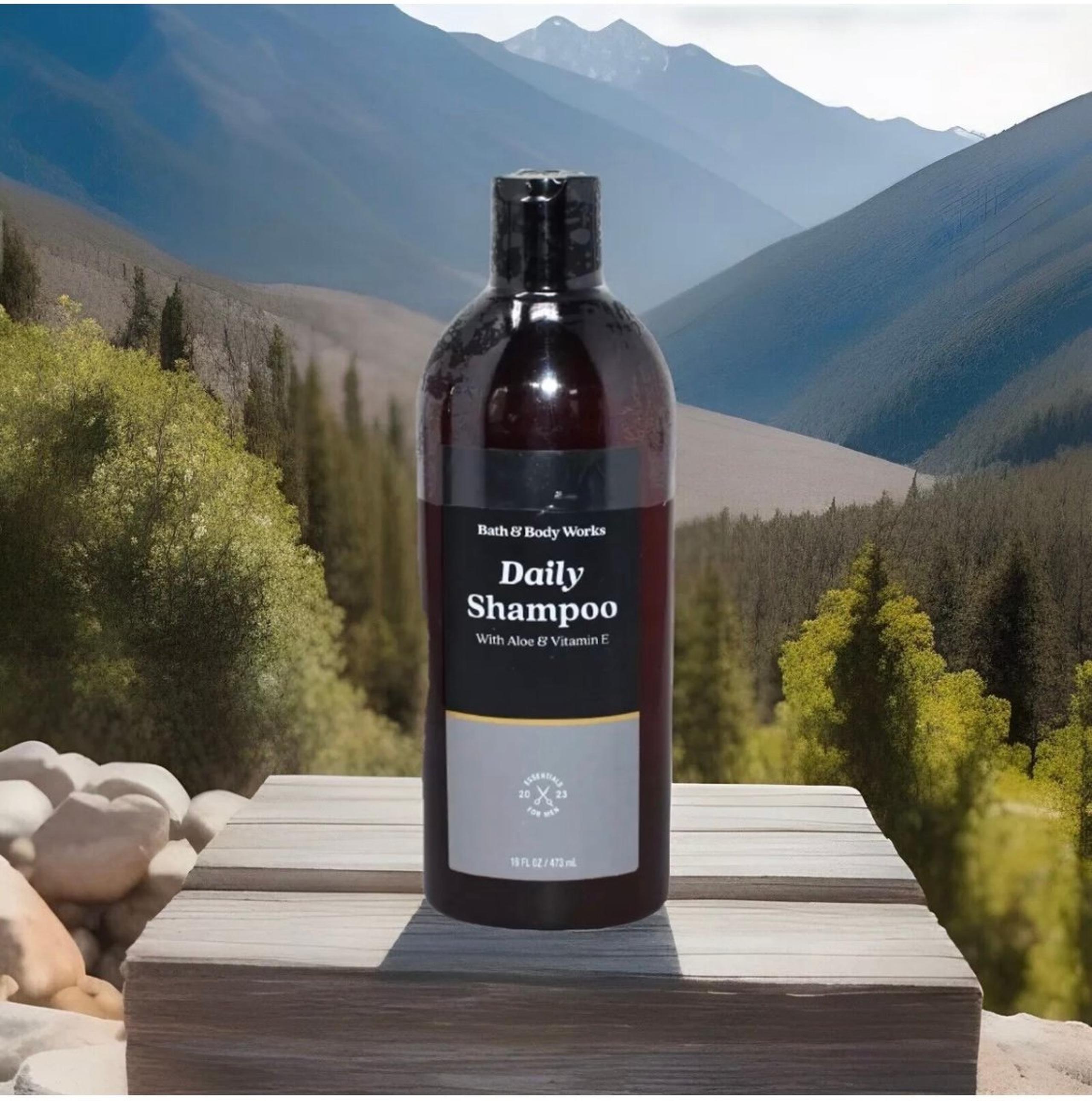 Bath & Body Works Moisturizing Men’s Daily Shampoo  (16 fl oz)