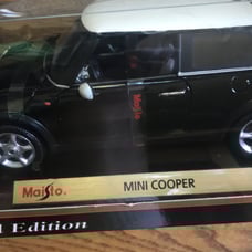 1 18 Scale Black Mini Cooper Diecast by Maisto