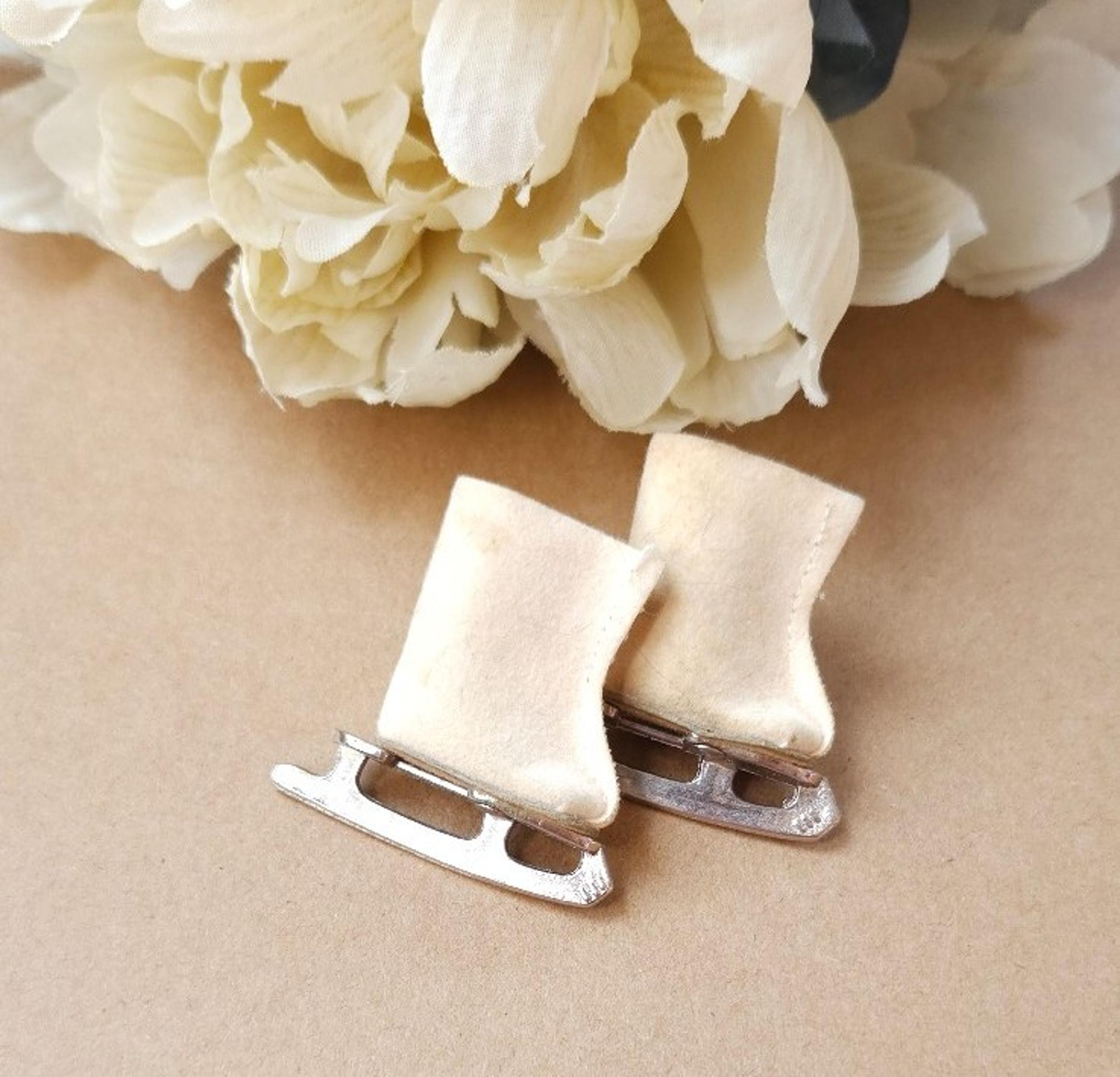 Vintage Barbie Doll White Figure Ice Skates Soft Felt Ice Skates for Doll
