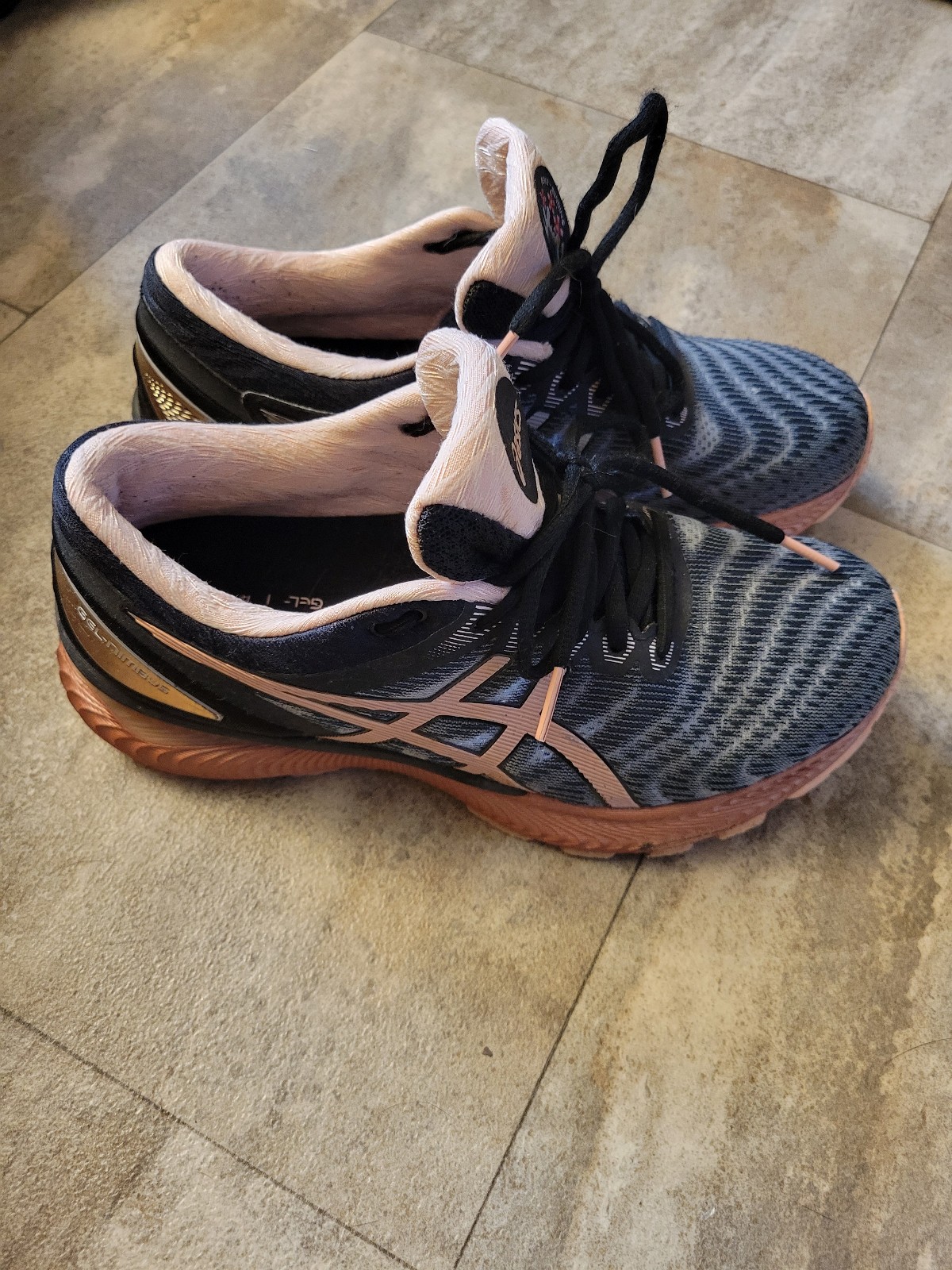 Women's Asics gel nimbus 22 size 7.5