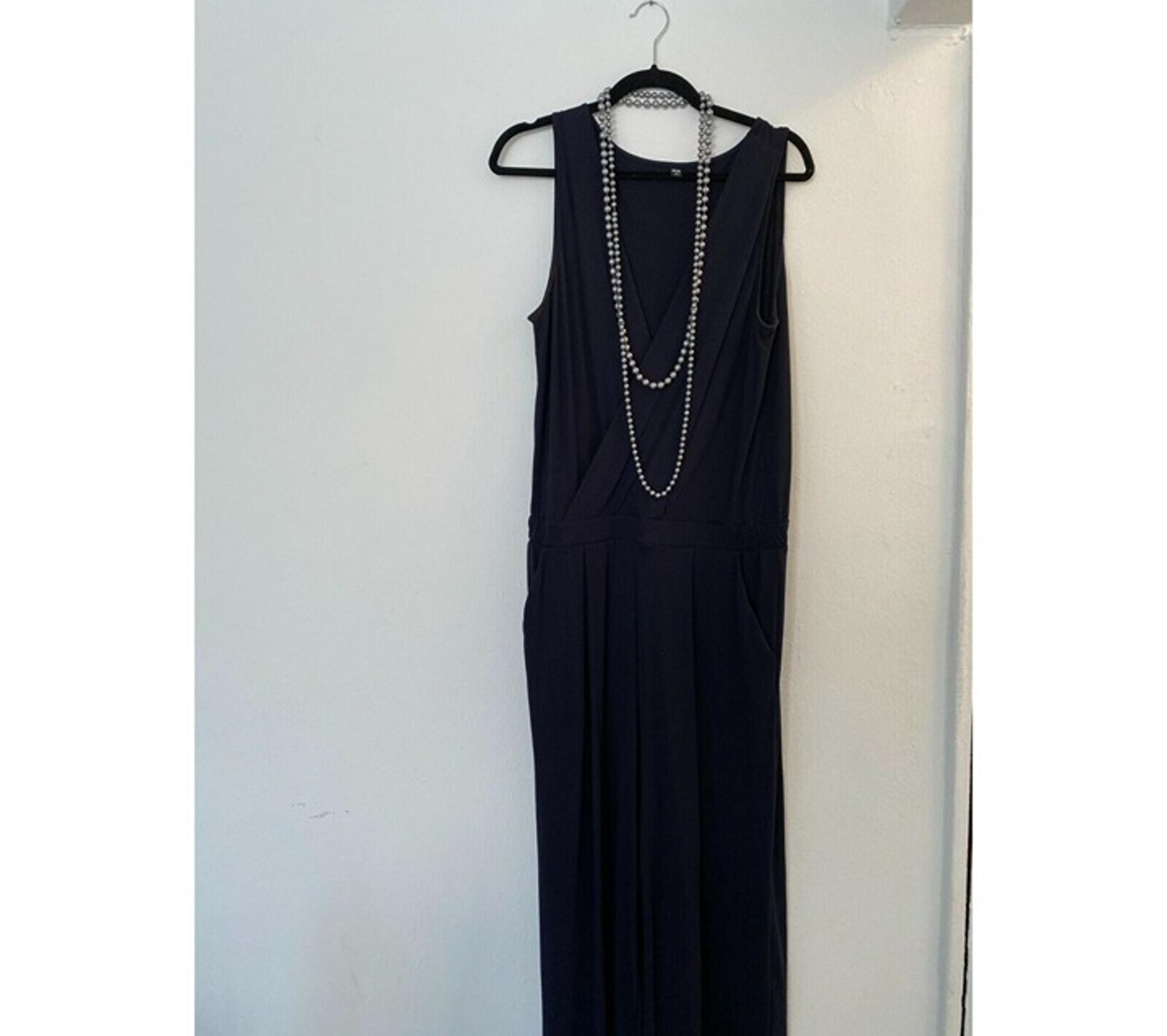 Uniqlo Women’s Wrap Pants Jumper Size L Navy V-Neck Cap Sleeveless Pullover