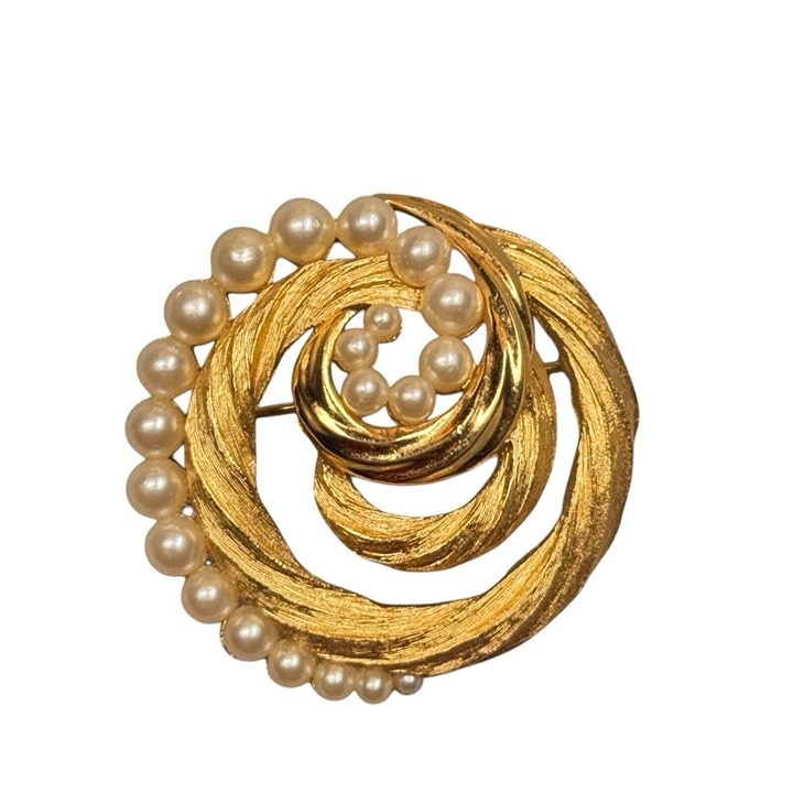 Vtg Crown Trifari Brushed Gold Tone Brooch Faux Pearls Swirl Textured Round Open