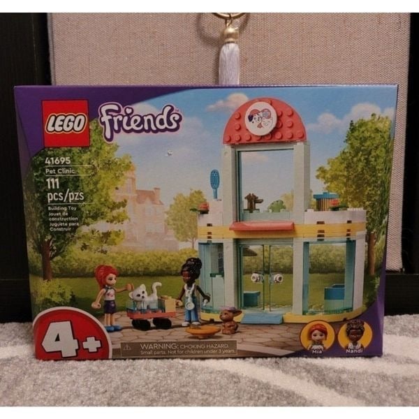 LEGO Friends Pet Clinic #41695. ***RETIRED***