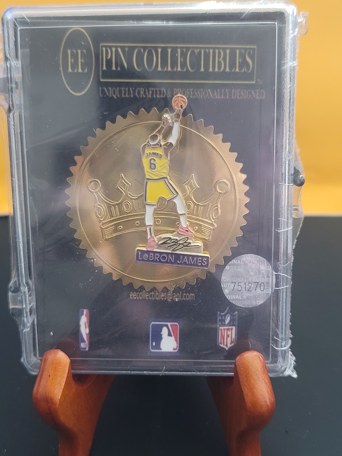 Lakers LeBron James NBA All Time High Score Lapel Pin Gold Crown Seal Edition
