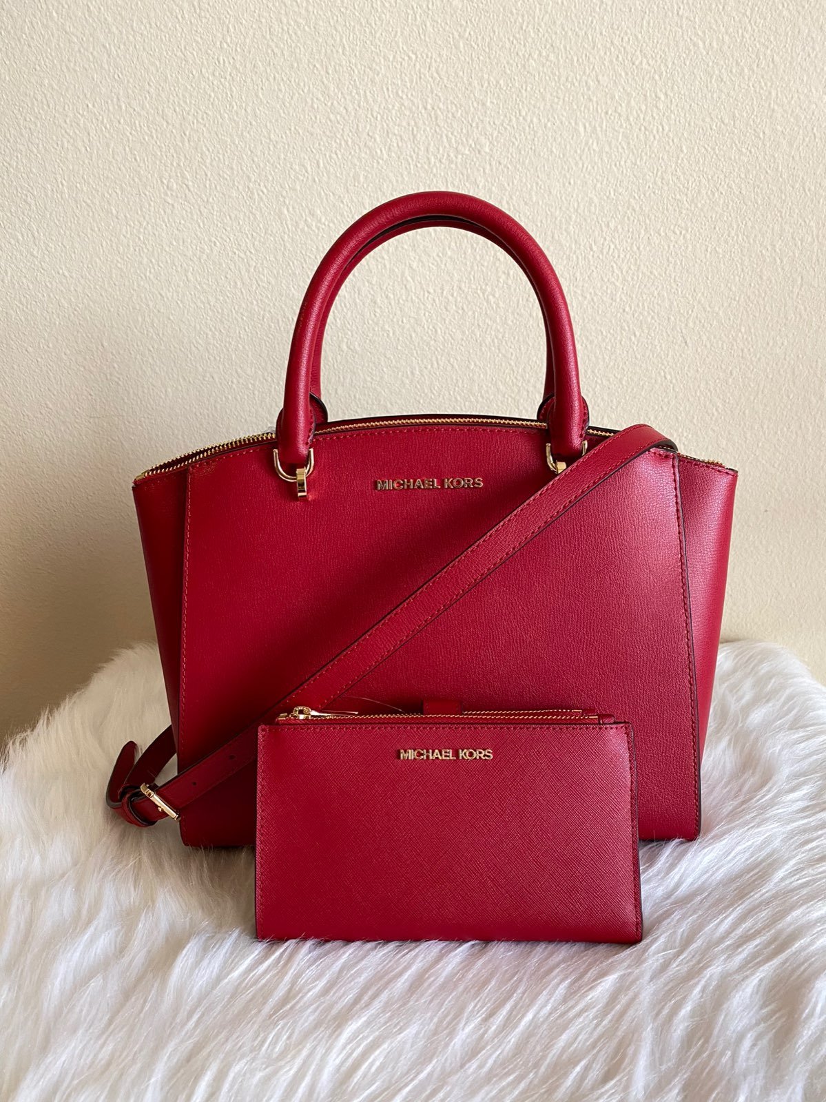 Michael Kors purse and wristlet set