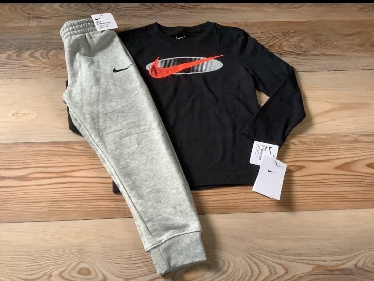 Nike boys long sleeve tshirt & jogger set Size 4(NWT)~PRICE IS FIRM ~