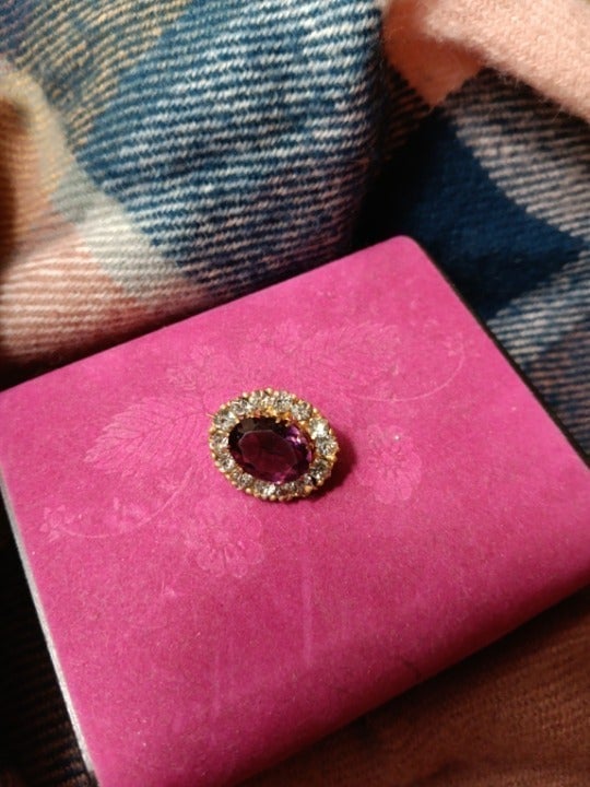 Brooch Victorian prong set purple clear rhinestones gold tone 1 inch exquisite