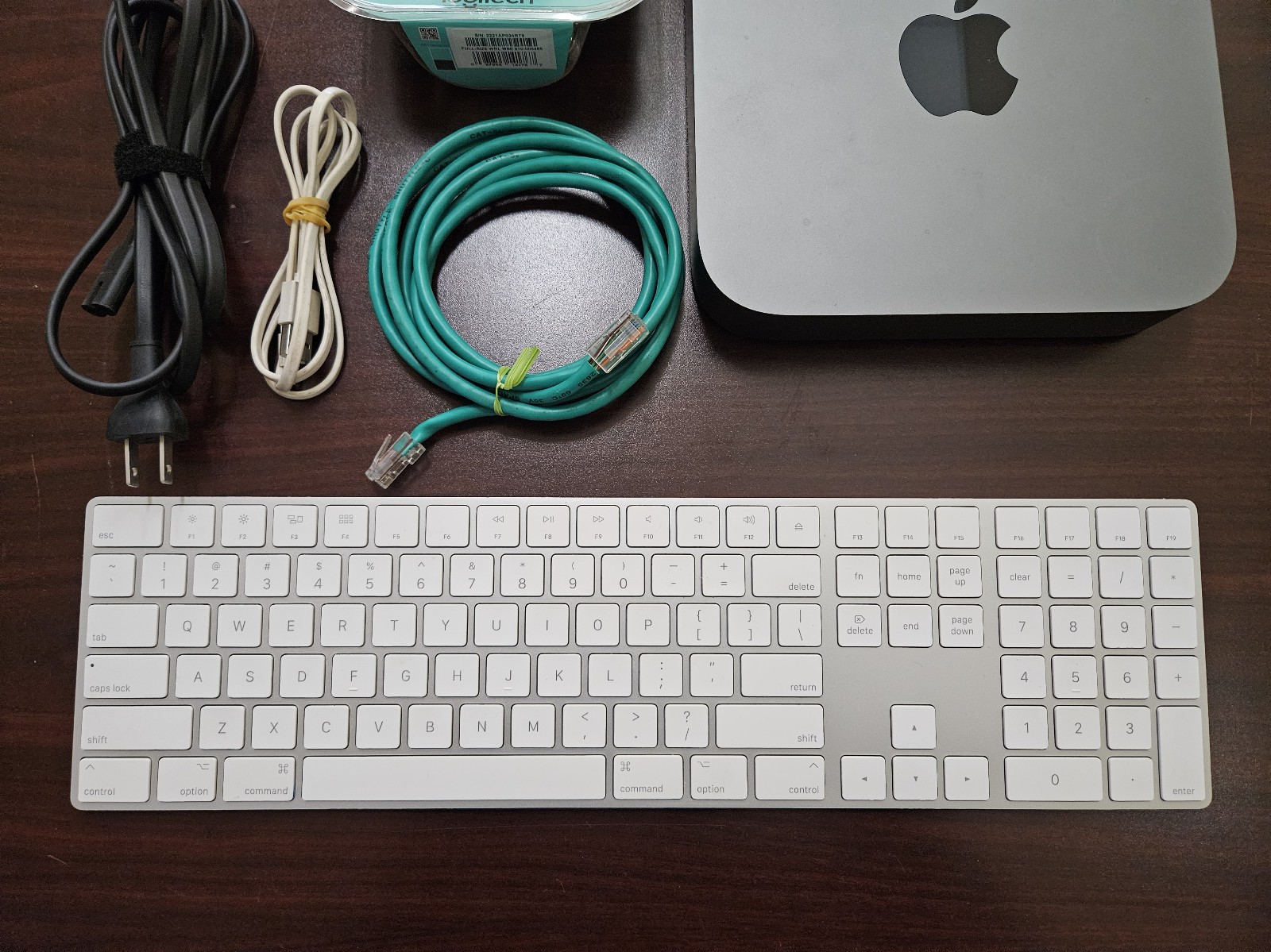 しろ　Apple Mac mini late 2018 core i3 Amazon.com: Apple Late 2018 Mac Mini with 3.0GHz Intel Core