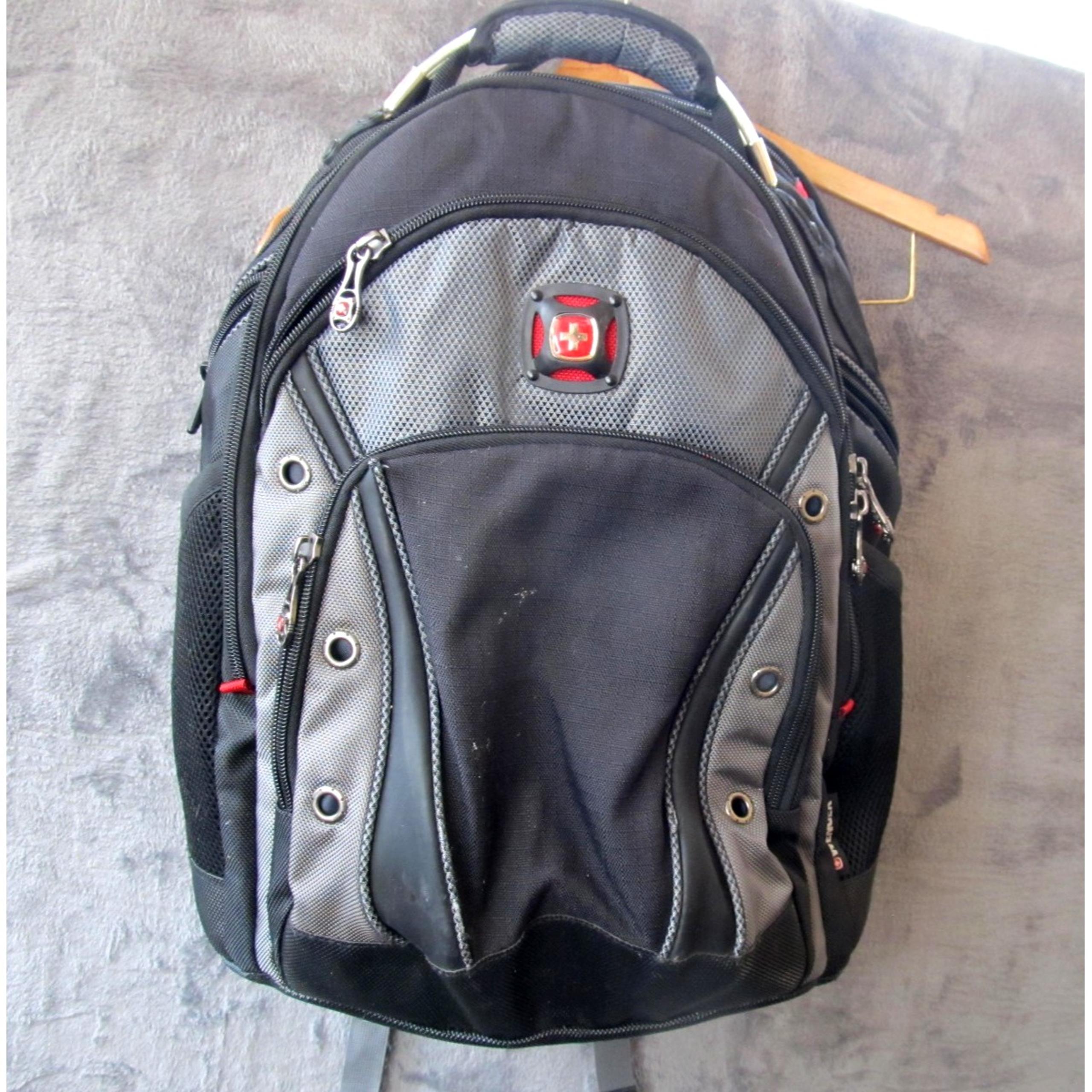 Wenger Swiss Army Backpack SYNERGY PRO School Business Commute Padded