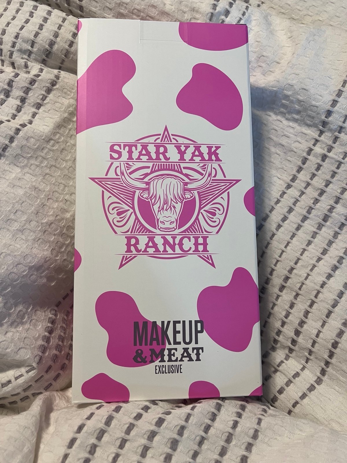 *EXCLUSIVE *Jeffree Star Makeup & Meat 40oz Tumbler Pink Cow Print