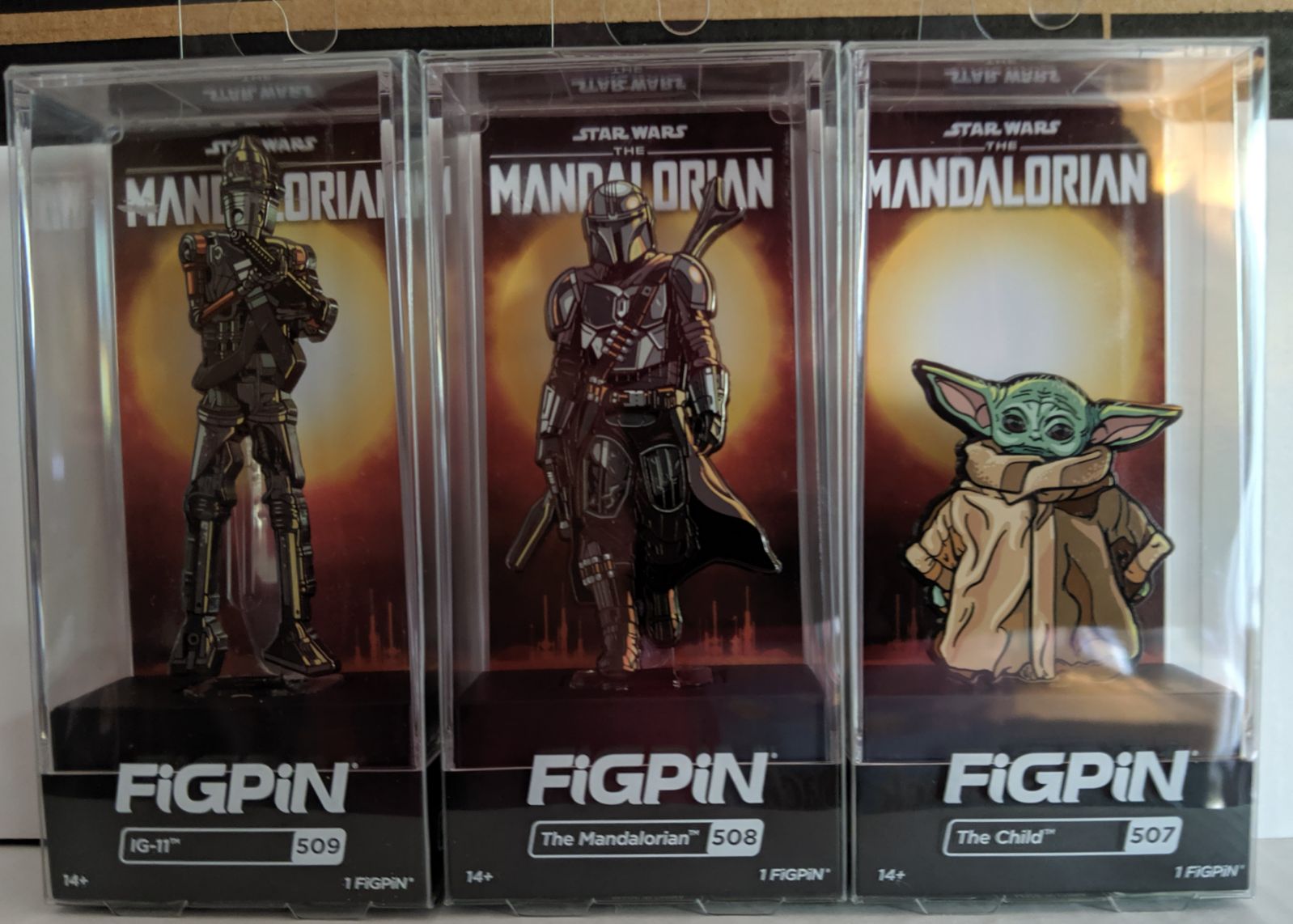 The Mandalorian Figpins Lot of 3 in hand