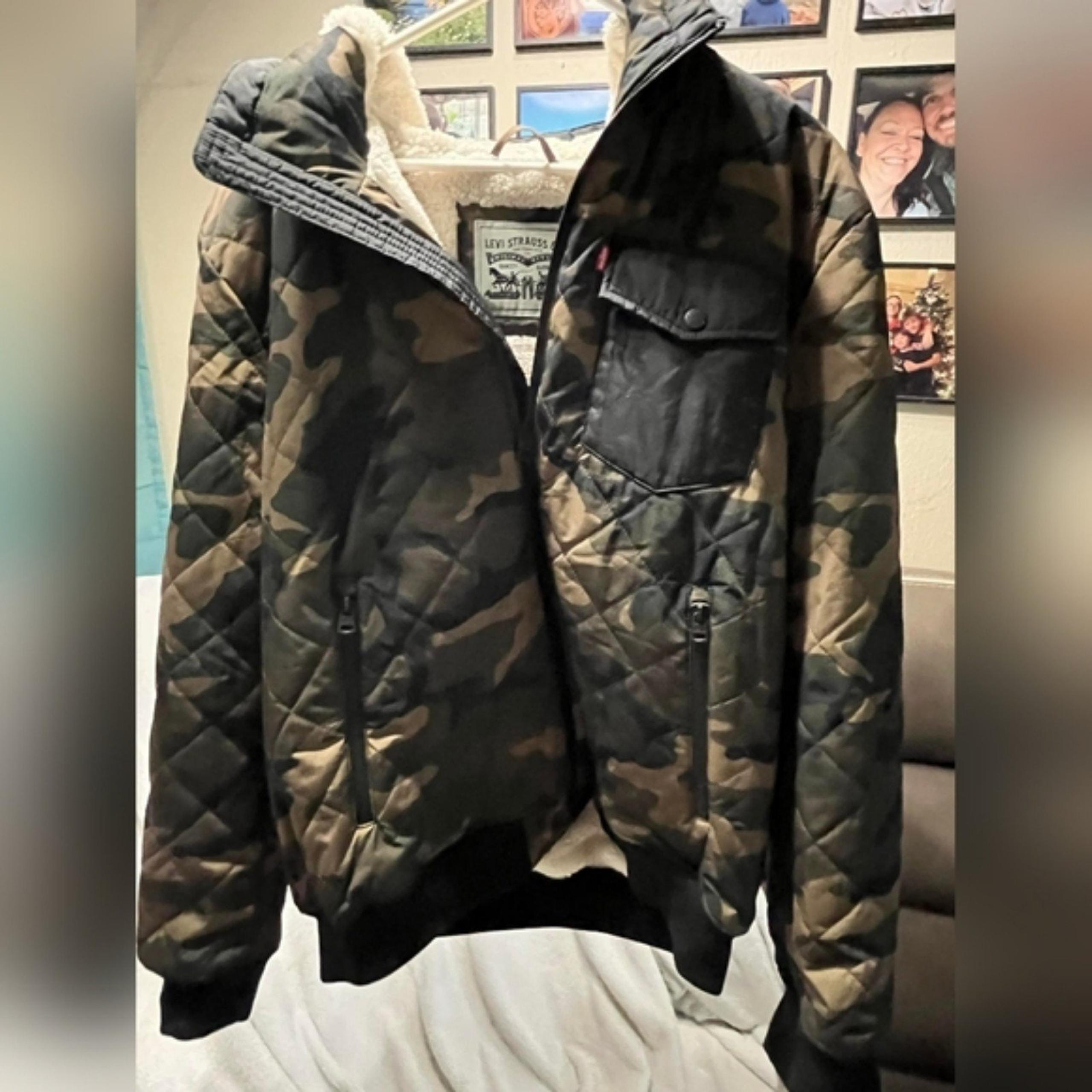 New Levi's Diamond Quilted Sherpa Lined Bomber Jacket ~ Camouflage ~Men’s Size L