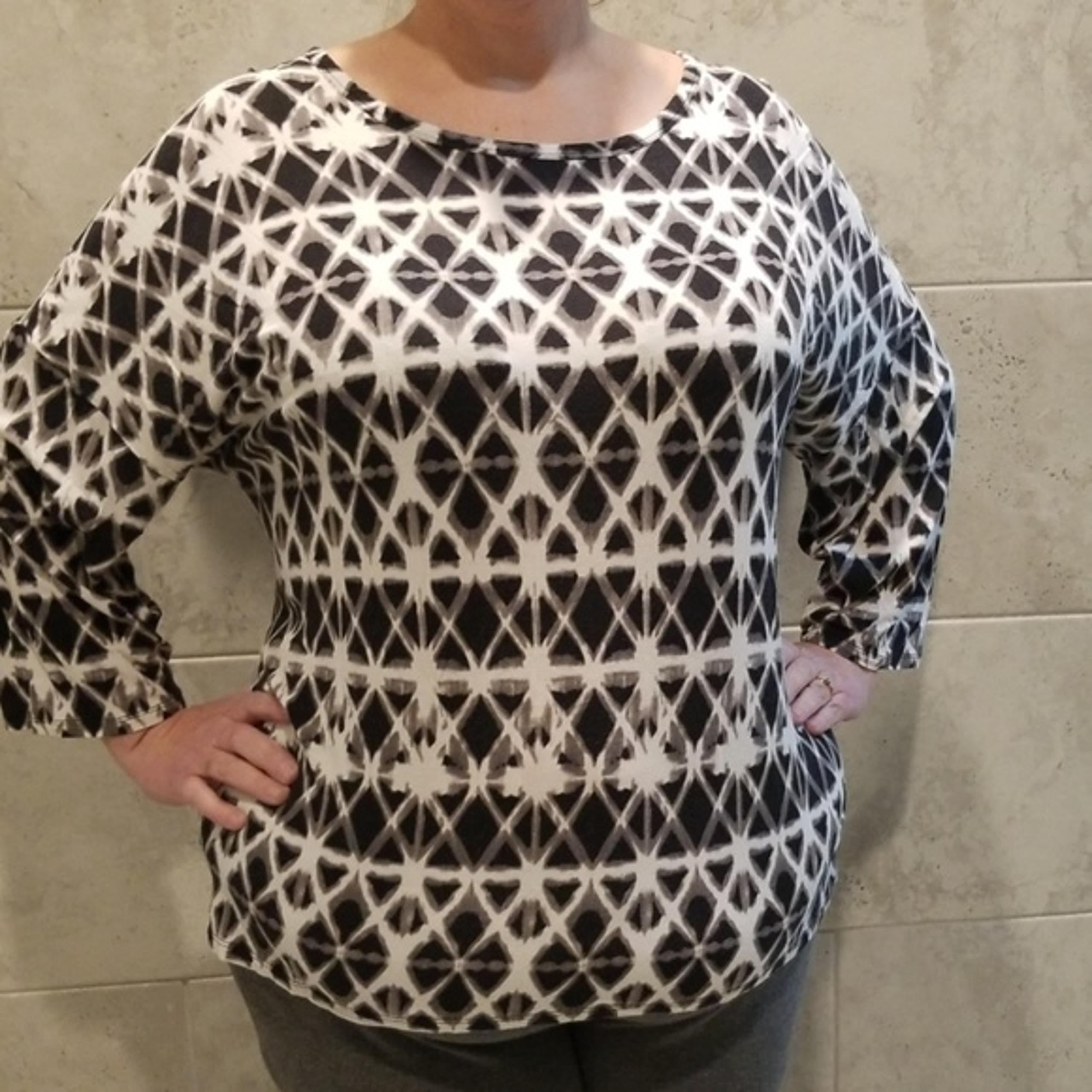 Sunday, Size 2X Top, longer in the back