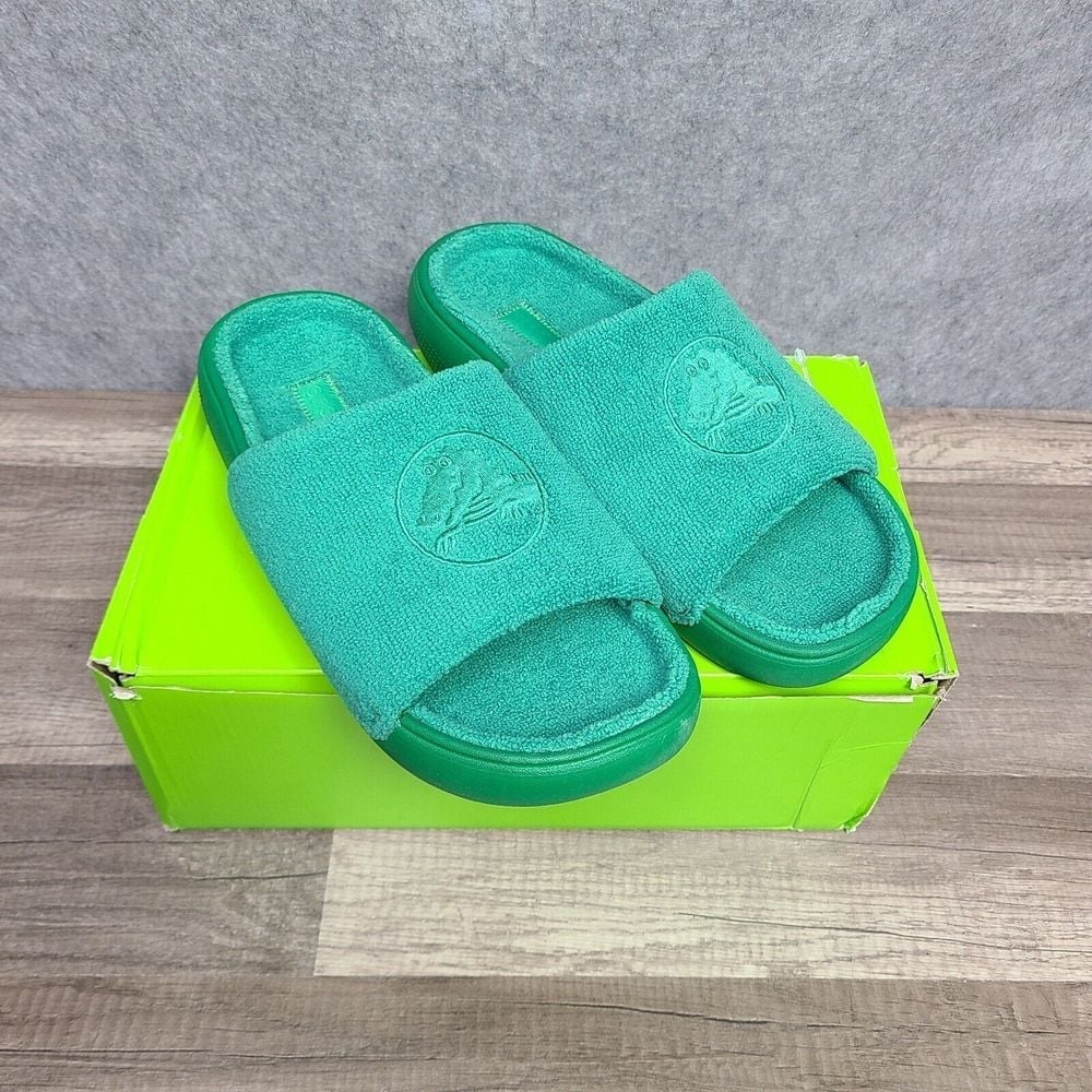 NEW CROCS CLASSIC TOWEL SLIDE POOL COZY Men 8 Women 10 GREEN SHOWER SHOES