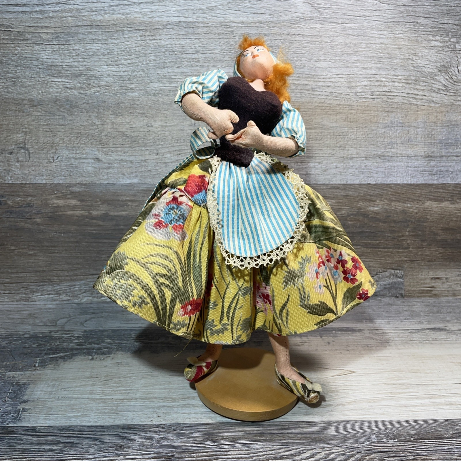VINTAGE Unbranded CLOTH DOLL PEASANT VILLAGE GIRL LADY SPAIN