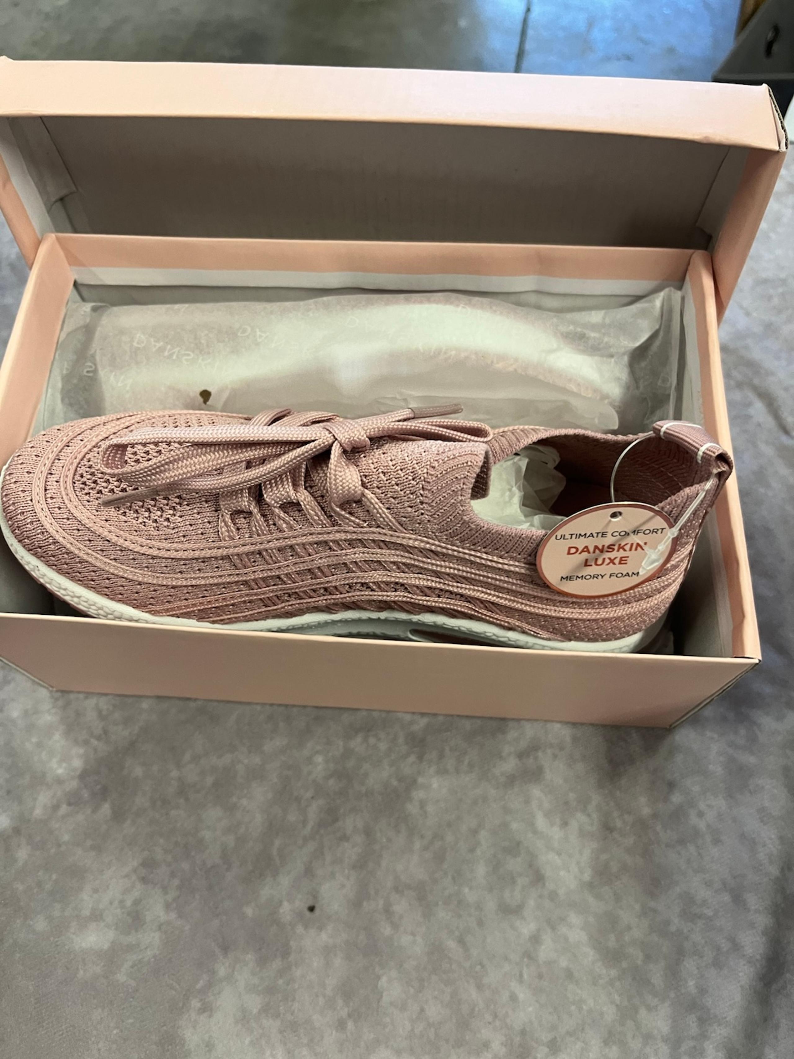 GIRLS Pink BLOOM Danskin Size 1 and a 2 Lace Up Sneakers Free Shipping