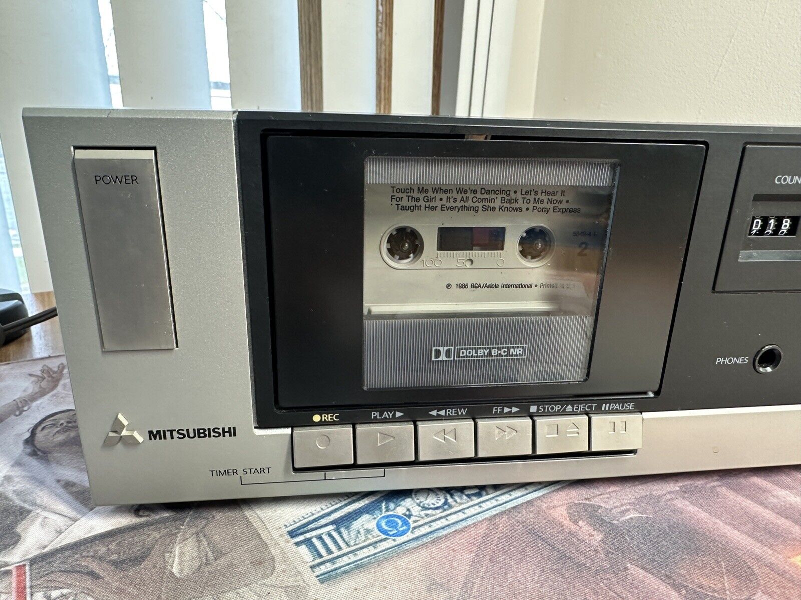 Good Conditions Mitsubishi stereo cassette Deck DT -2 Medallion. Tested