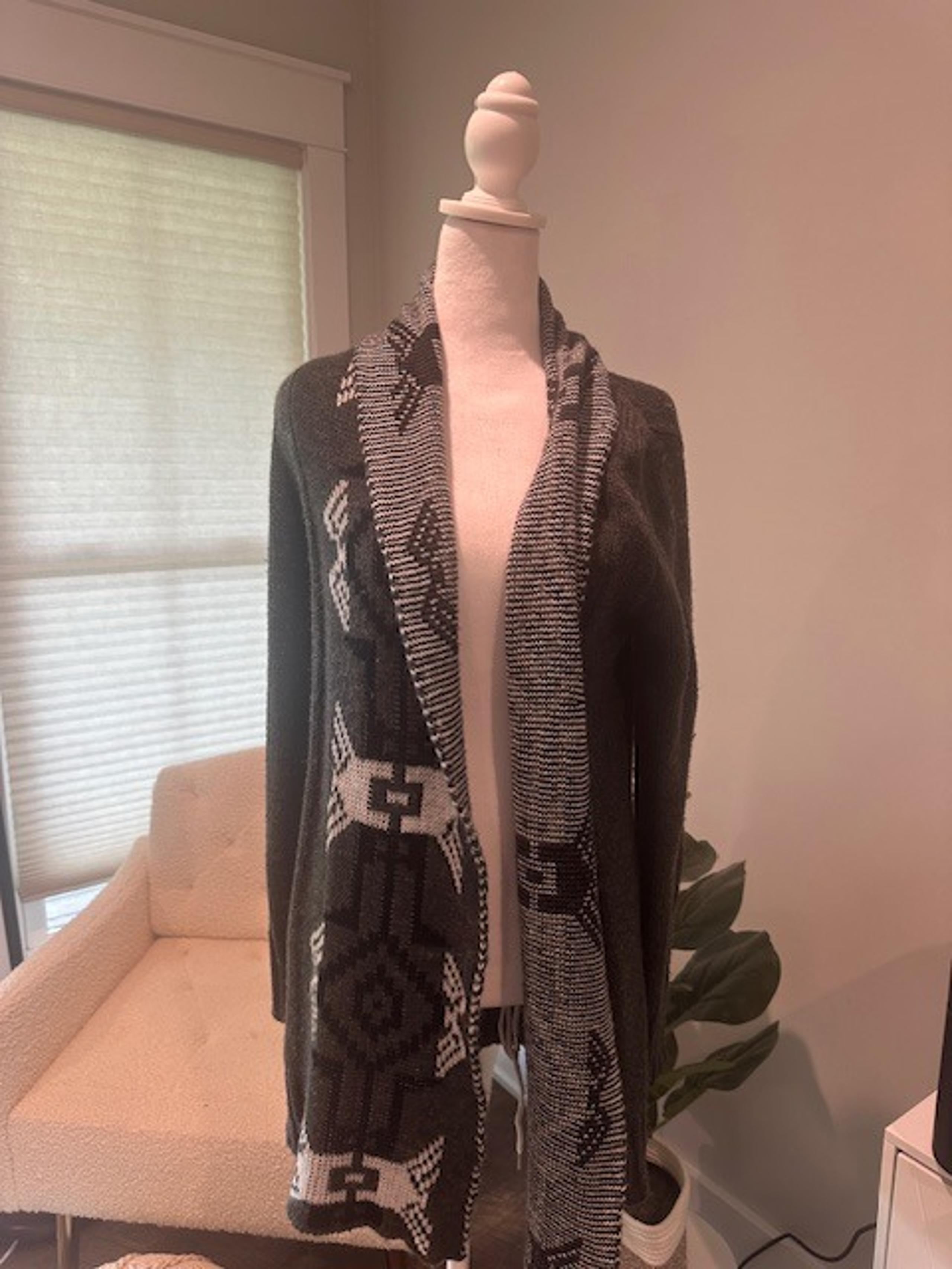 RUE21 Black & Gray Aztec Print Long Cardigan-Size M