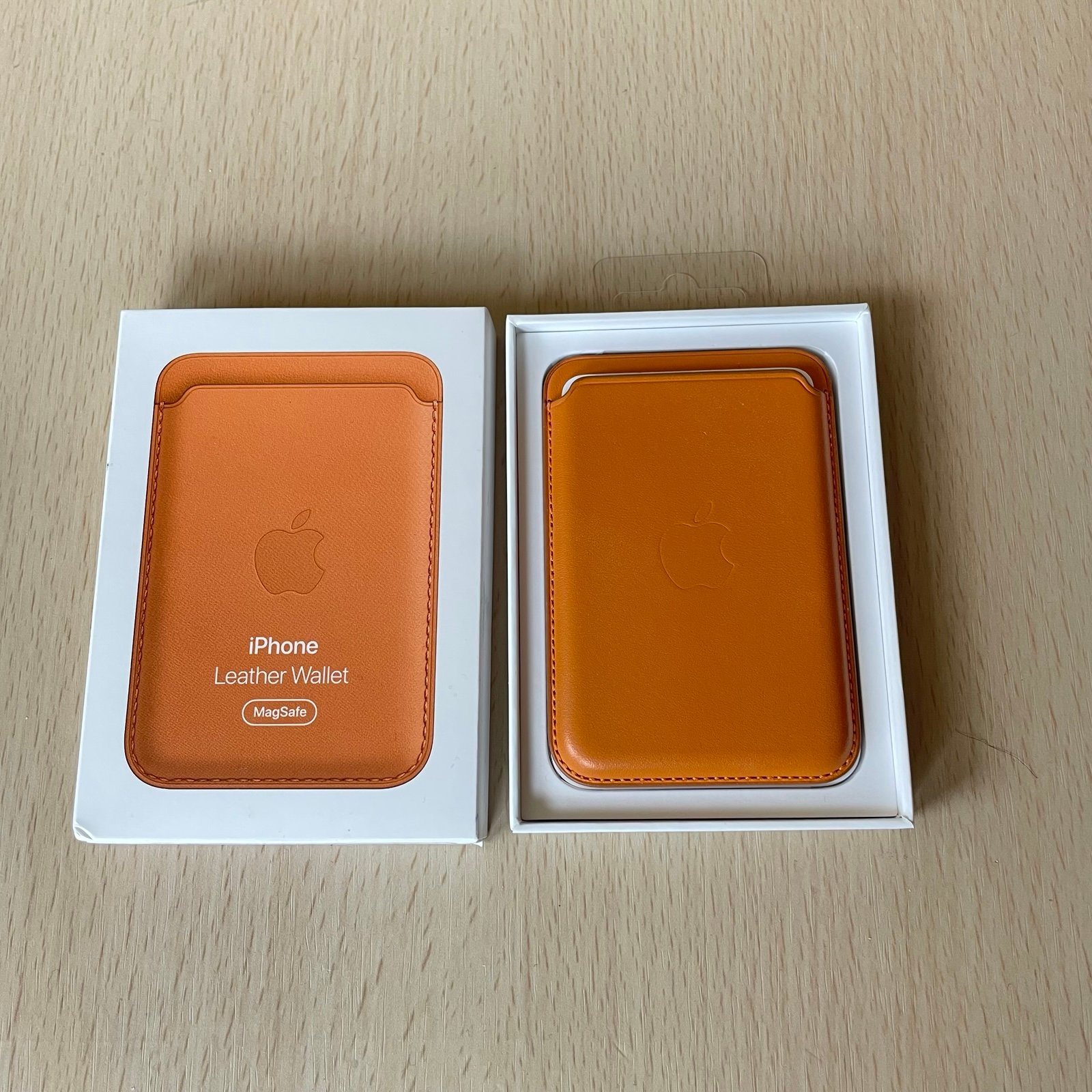 Apple iPhone MagSafe Wallet Leather with Find My