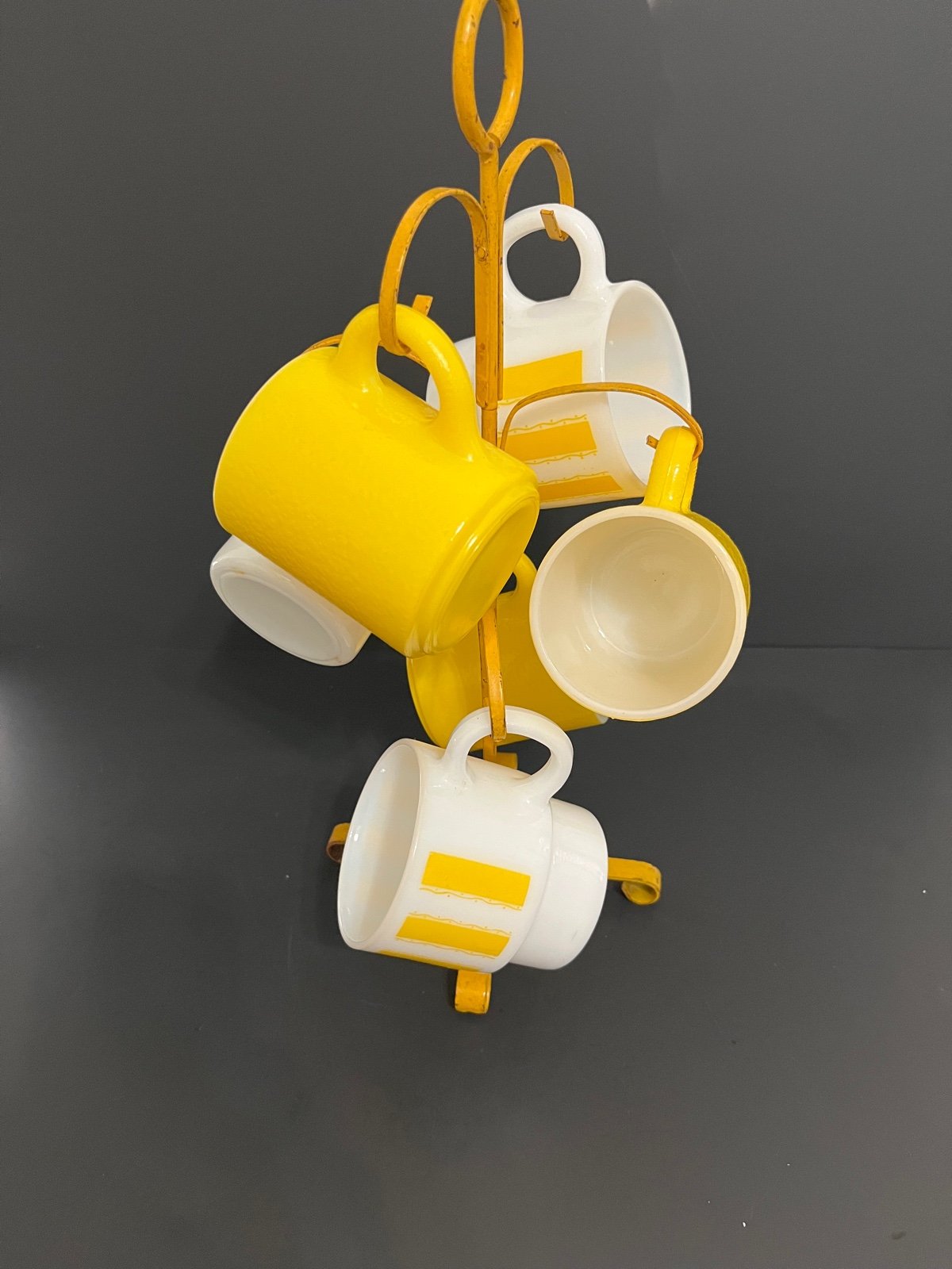 Milk glass mugs 6 with hanging stand
