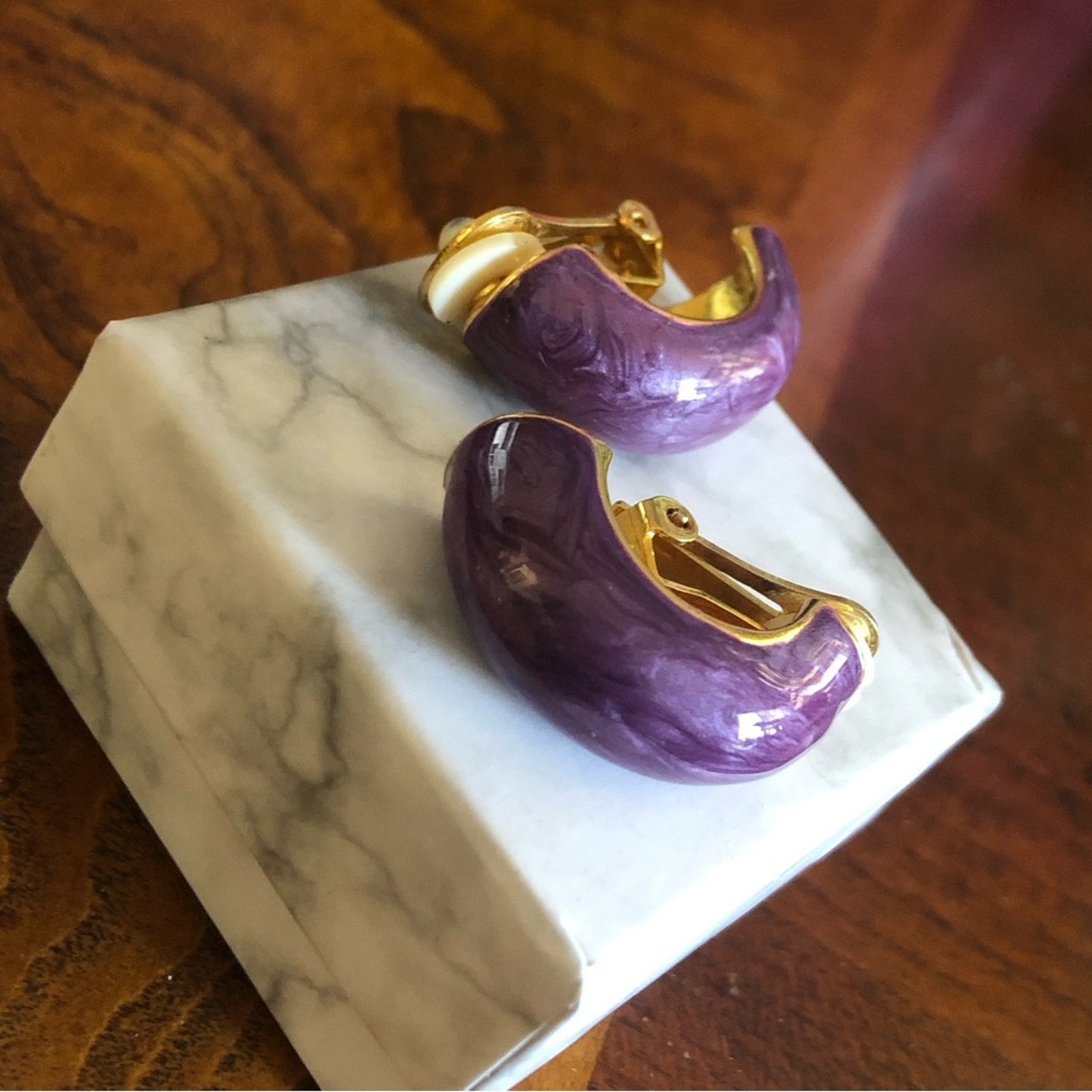 Vintage KOKO signed purple swirl enamel clip on earrings