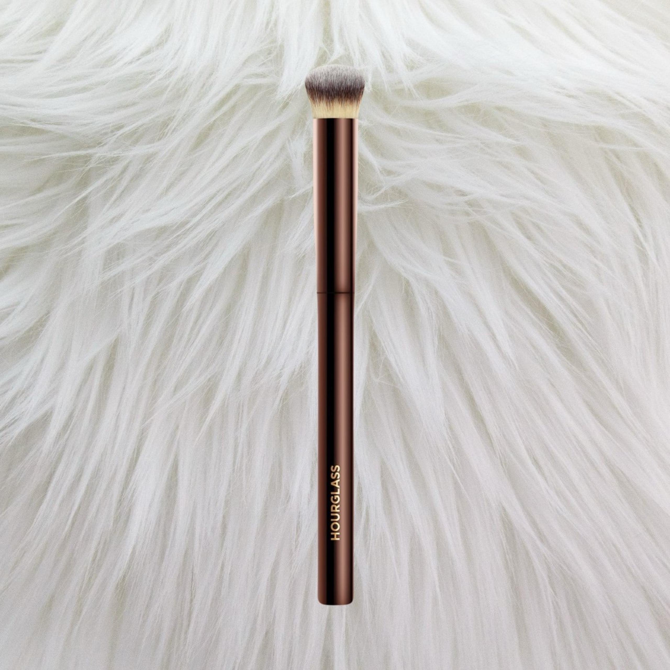 ✨LAST ONE! BRAND NEW! HOURGLASS Vanish Seamless Finish Concealer Brush✨