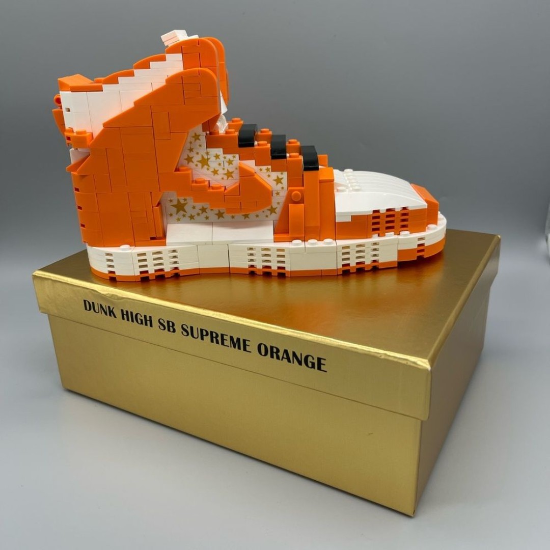 Nike SB Dunk High ‘Supreme Orange’ Kick Brick Set
