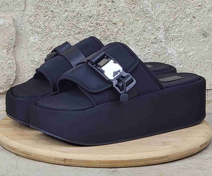 DKNY Vizer Slip-On Platform Slide Sandals Size 10M
