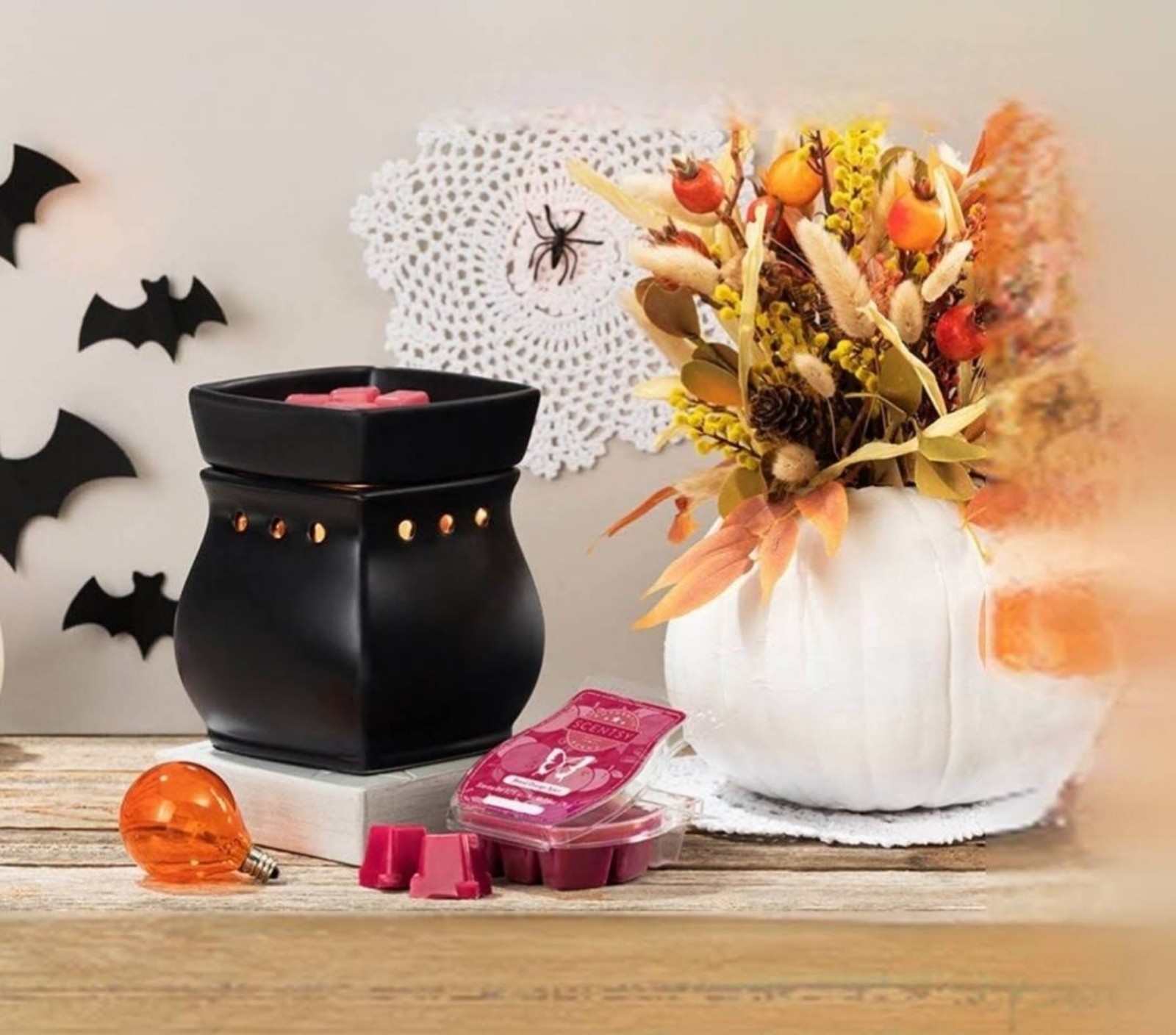 NIB SCENTSY Classic Satin Black Warmer, perfect for anytime of the year
