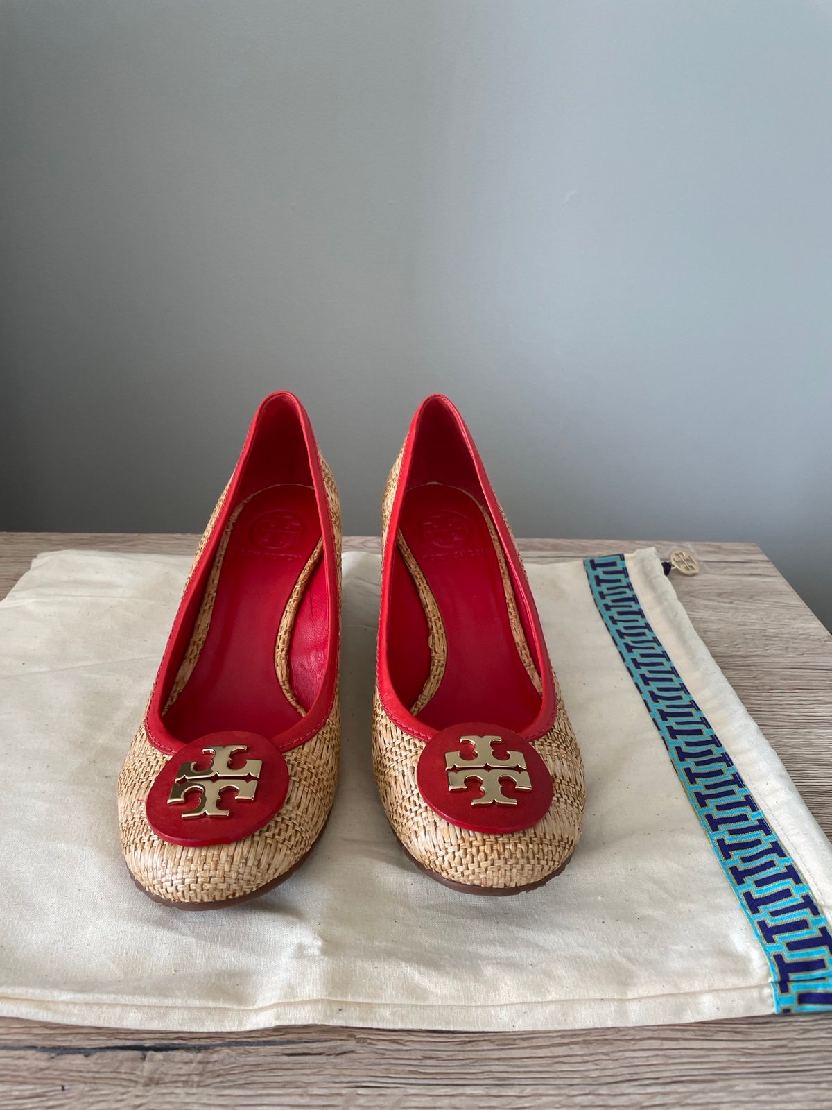 Tory Burch Sally Red Raffia Straw & Leather Logo Wedge Heel Pump Shoes Size 8M