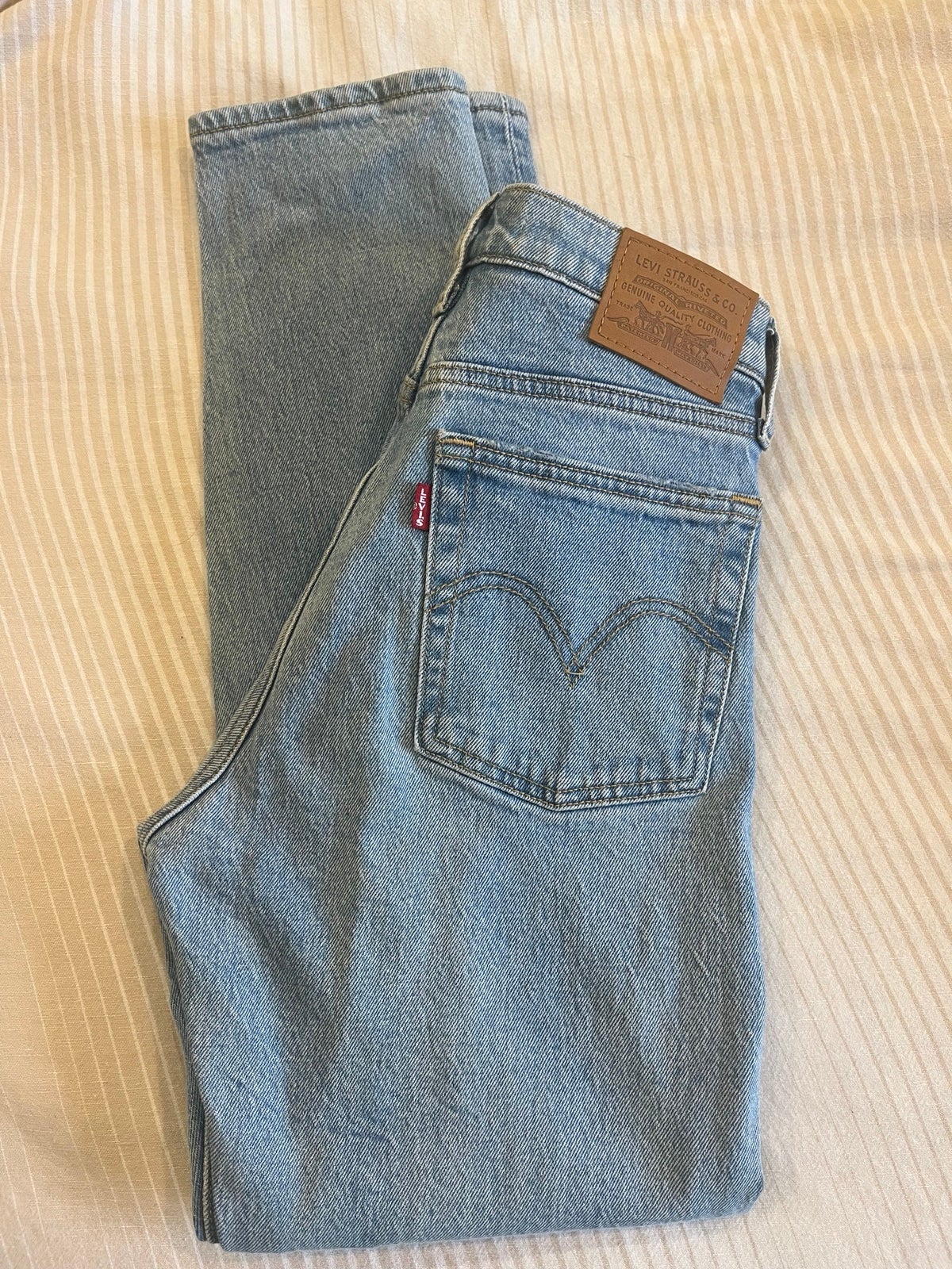 Levi’s Wedgie Icon Fit Ankle Jeans
