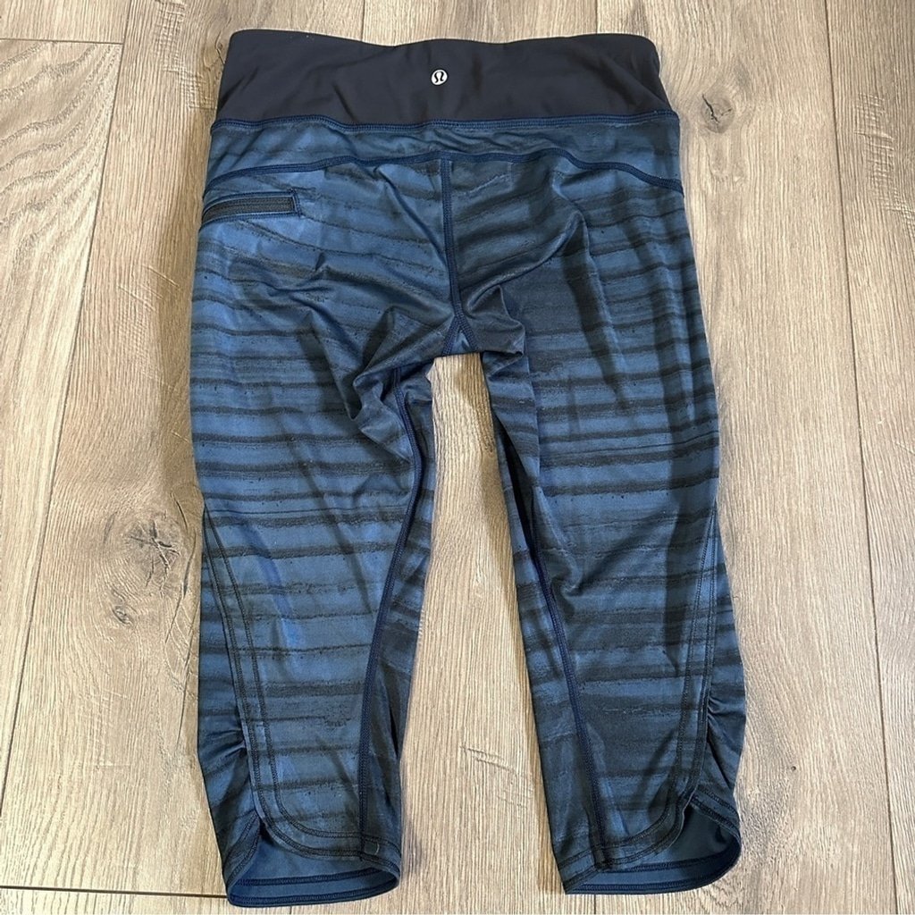 Lululemon Blue Black stripe Crop Leggings Run Top Speed Crop size 6