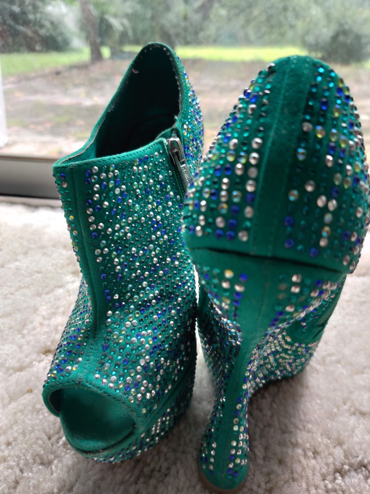 Green rhinestones turquoise 7.5 shoes