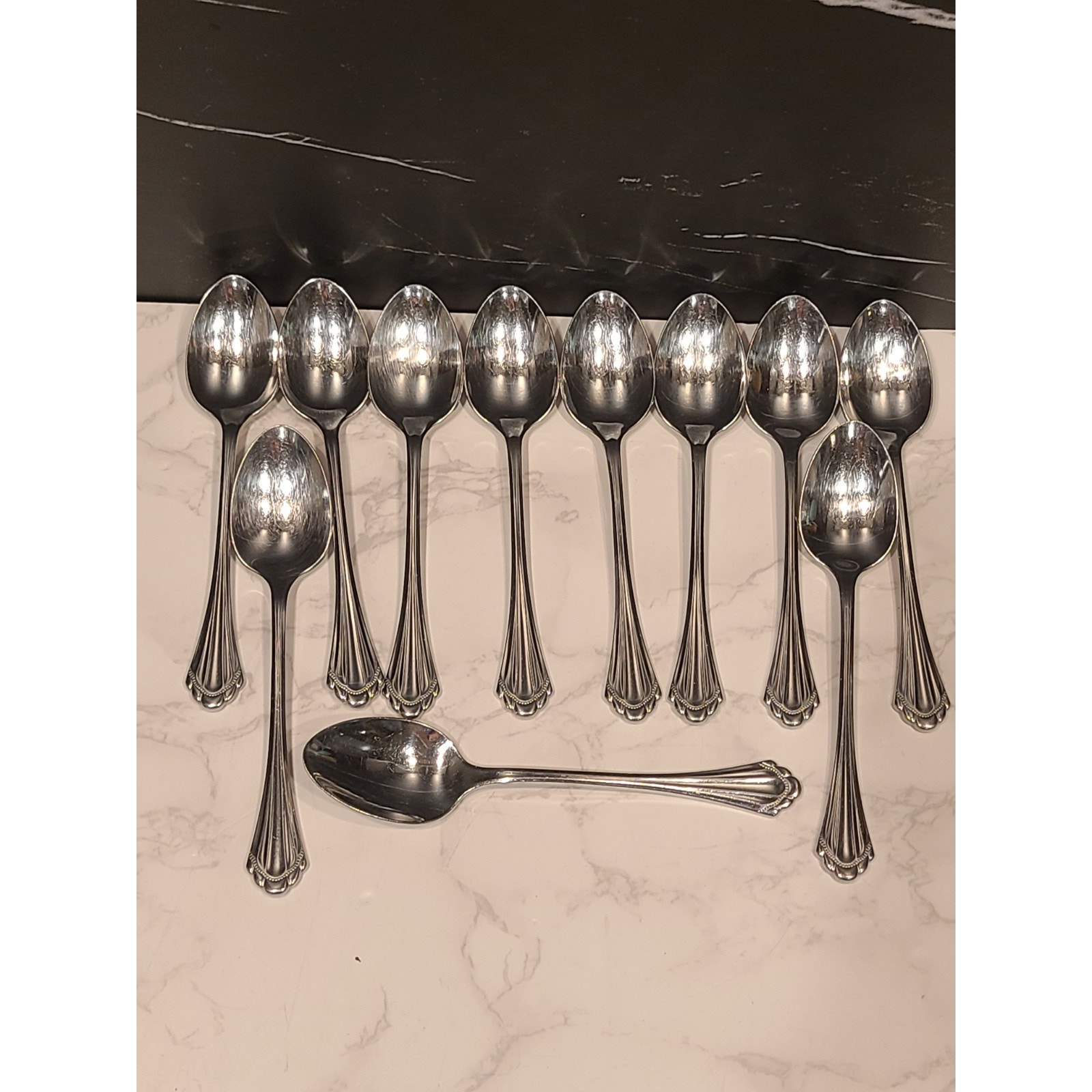Oneida Community MARQUETTE Stainless Cube Lot of (11) Place Spoons Flatware EUC