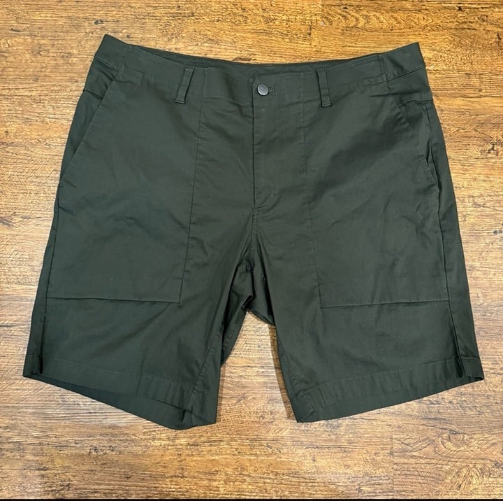 Lululemon Olive Green Weekender Performance Casual Golf Chino Shorts Men's 38x9