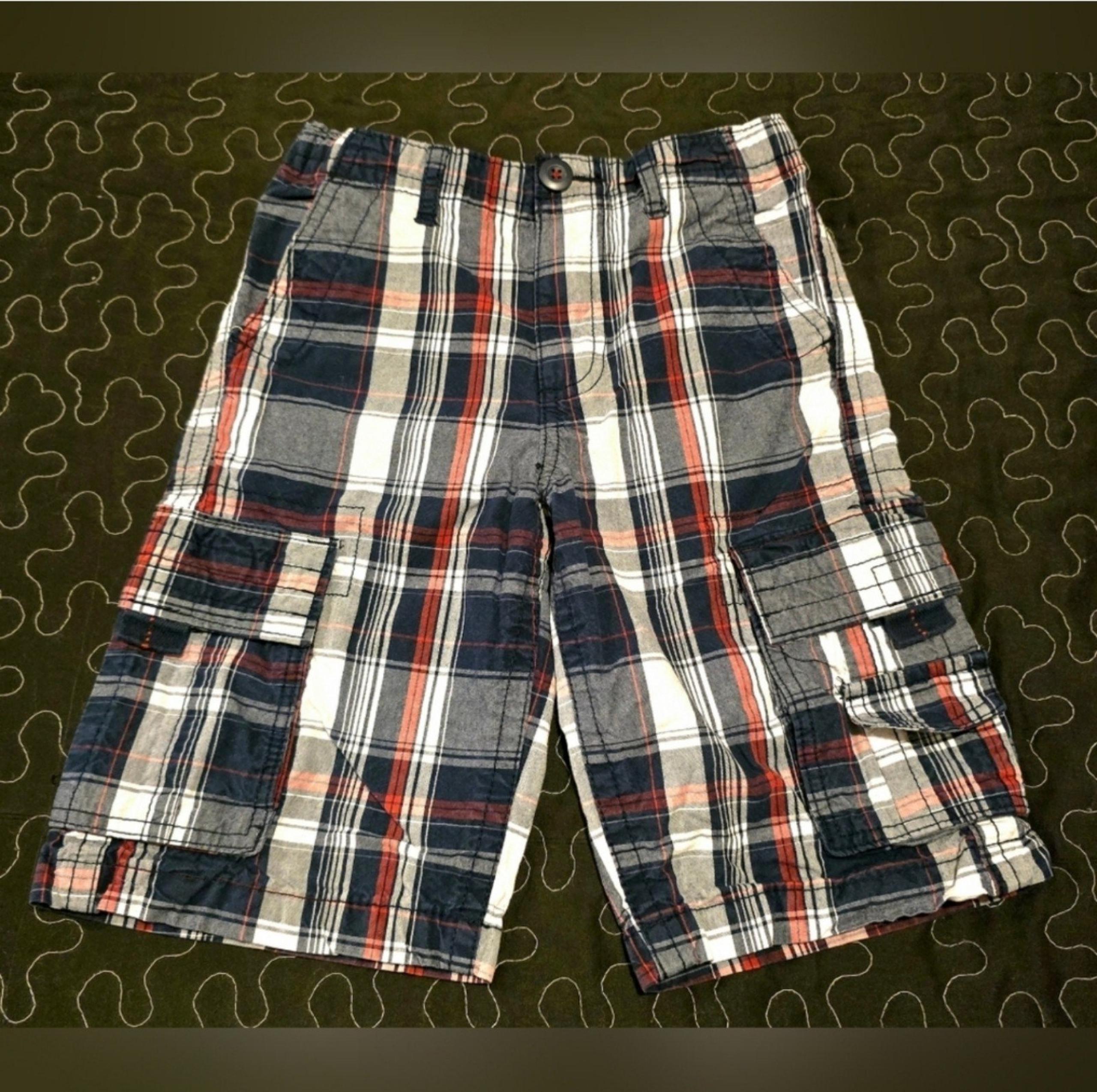 Boy's Generra Plaid Adjustable Cargo Shorts. Size 7 Small