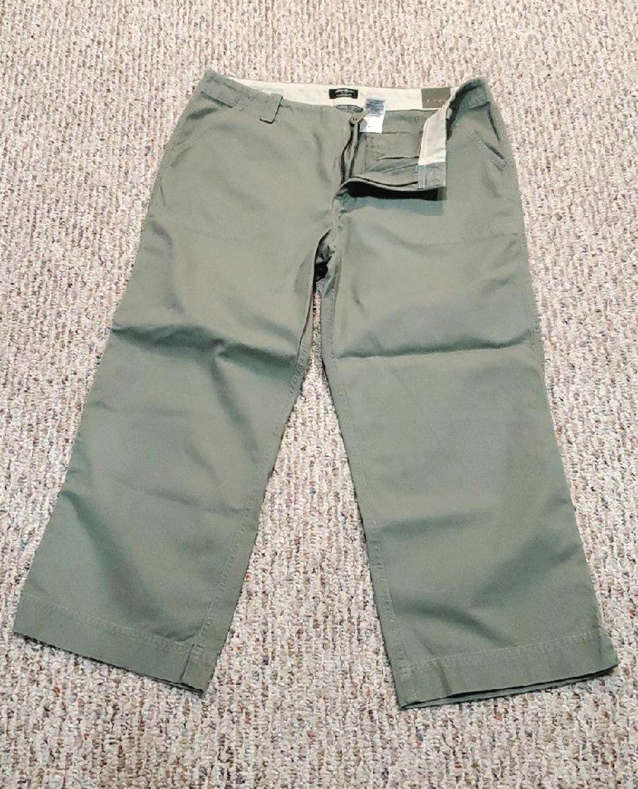 Eddie Bauer Green Capri Pants 12 NEW!!