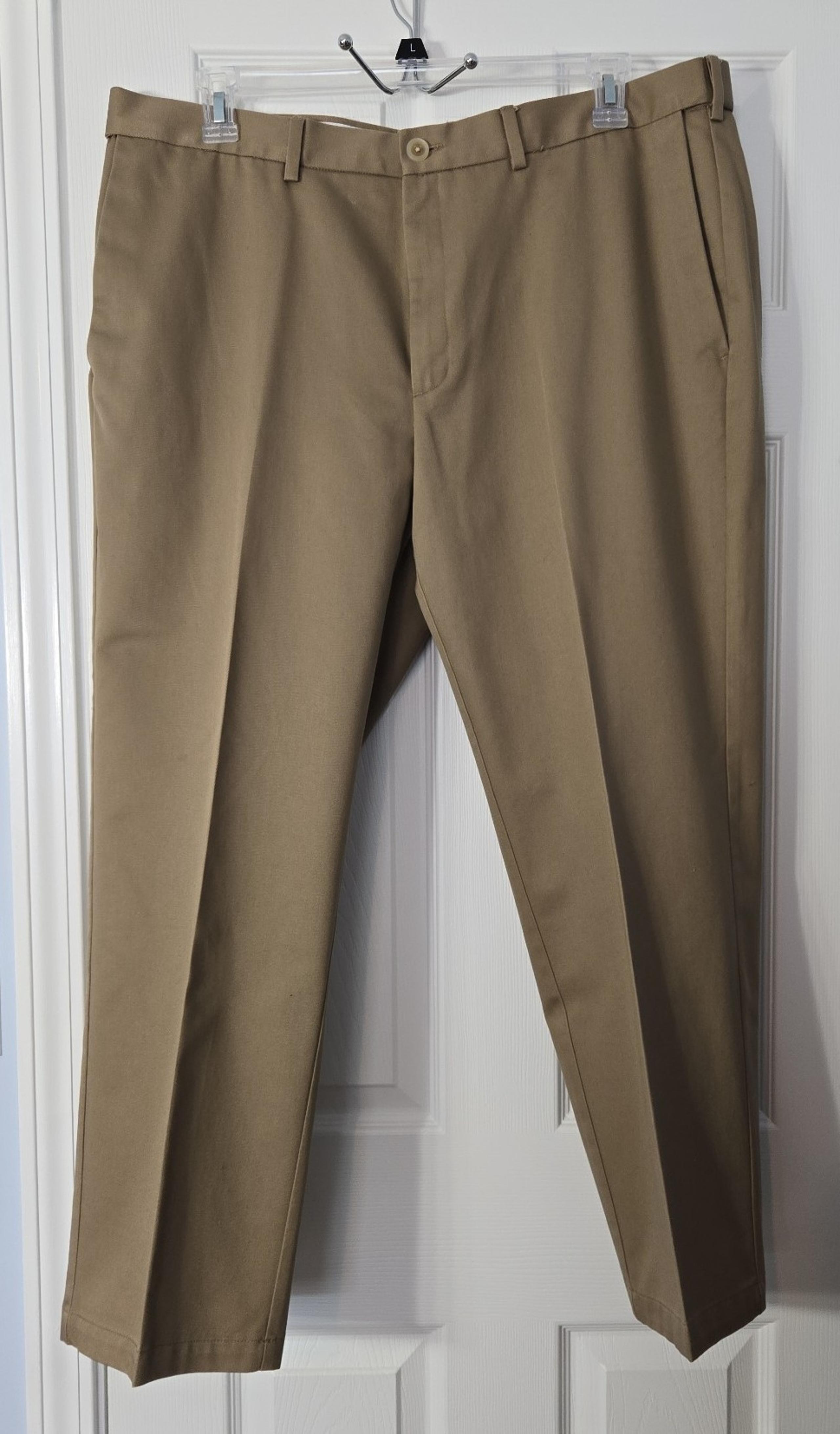 Haggar Mens Khakis Pants Size 40 X 29 Light Brown 100% Cotton.