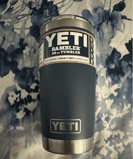 Tumbler NEW YETI 20 oz. Rambler