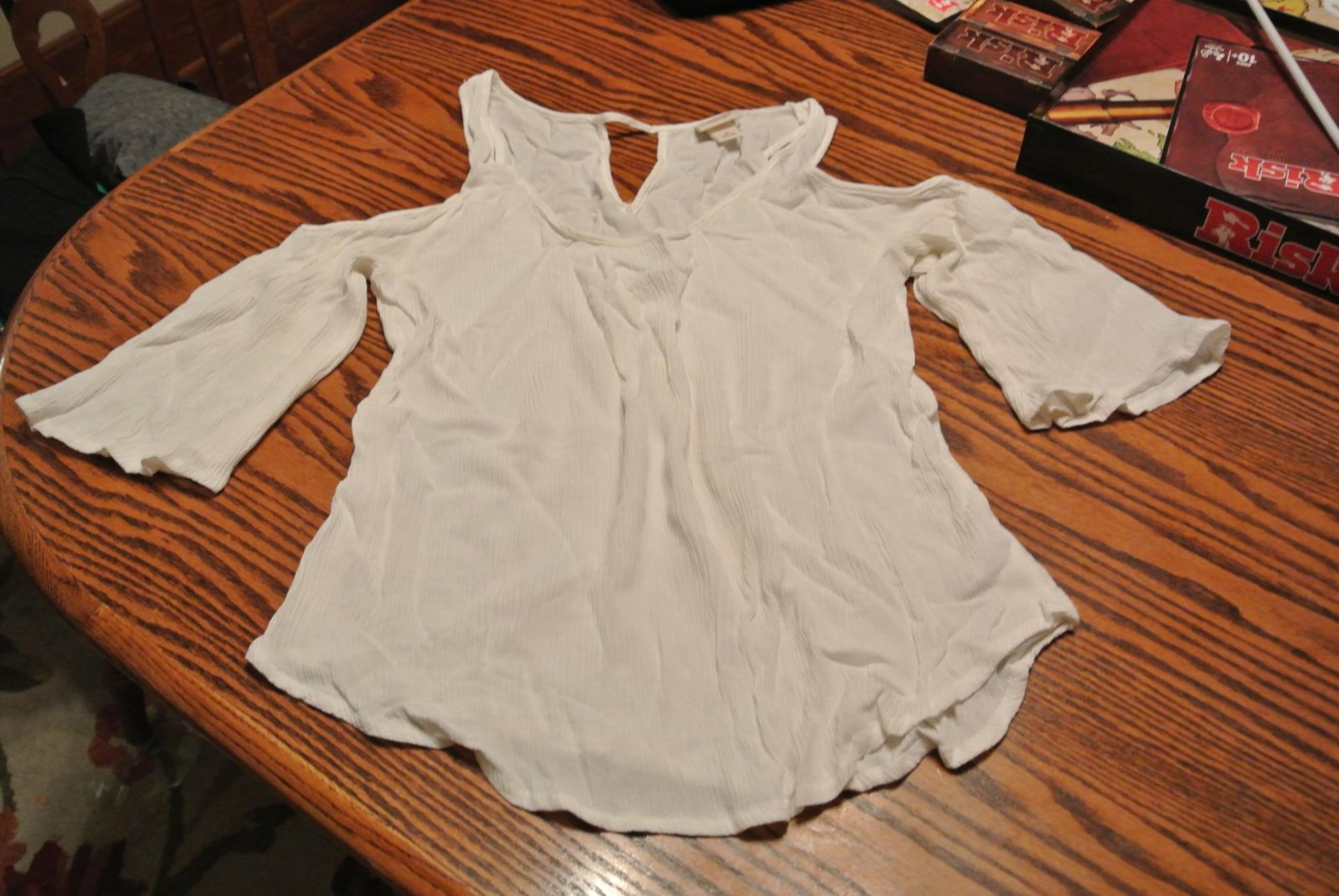 Cold Shoulder Long Sleeve Tunic Top Woman size medium