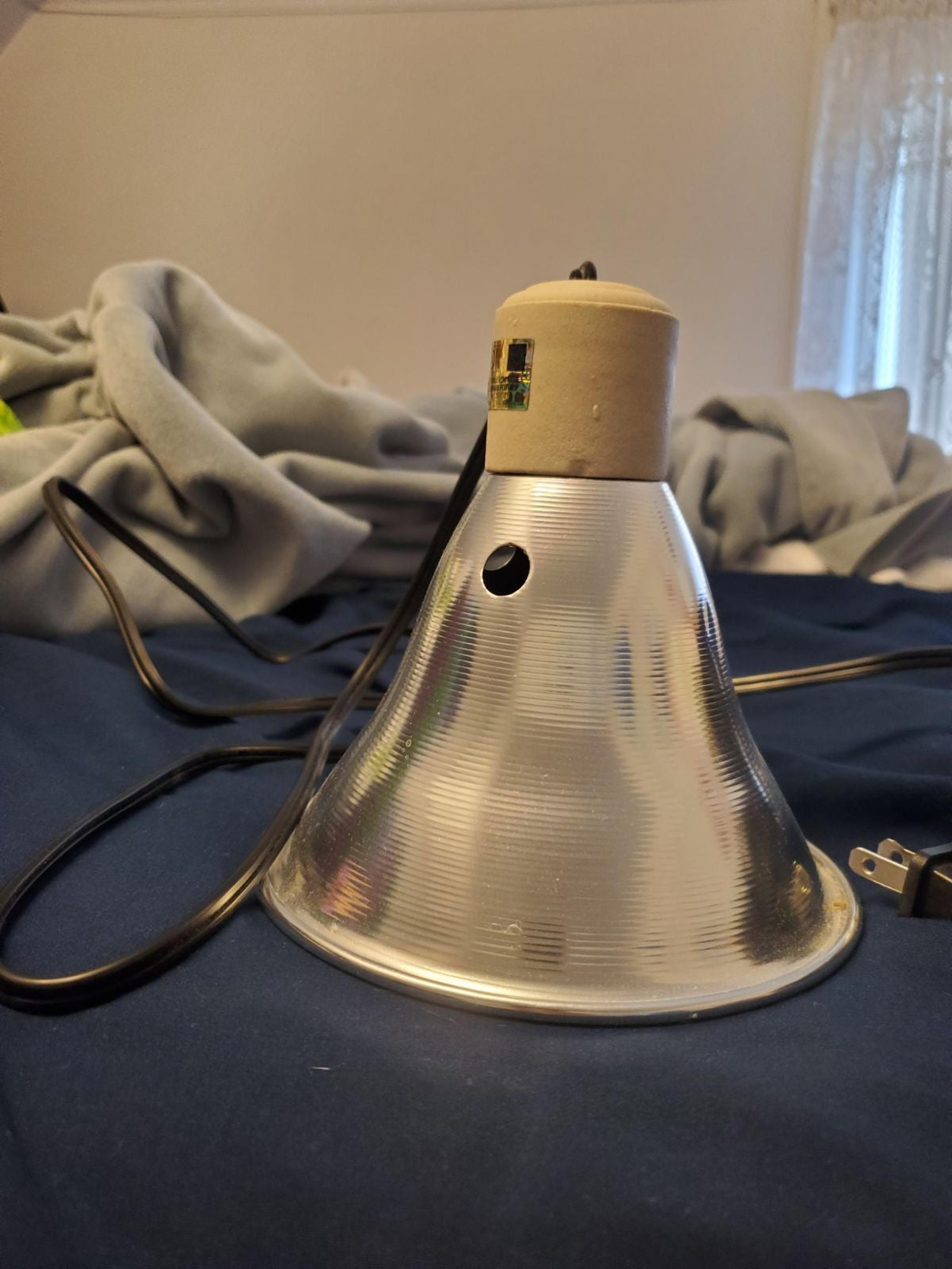 Reptile heat lamp