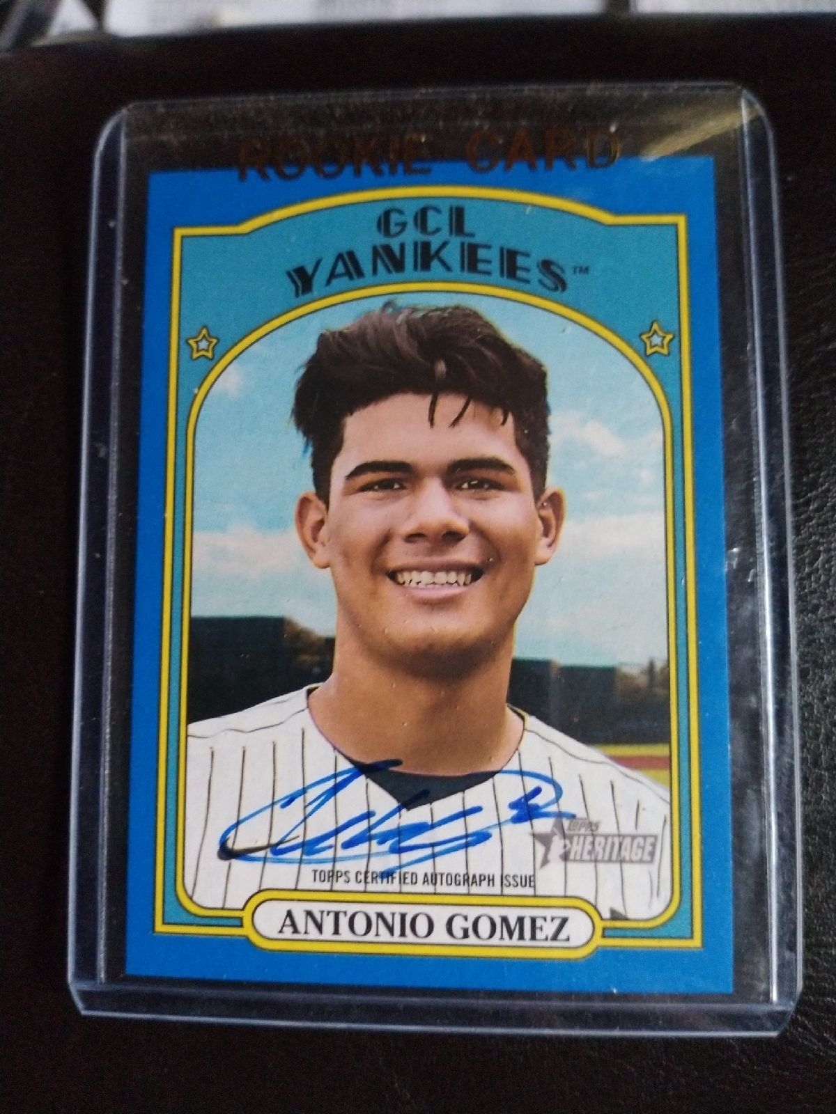 Antonio Gomez Topps real one autograph blue border