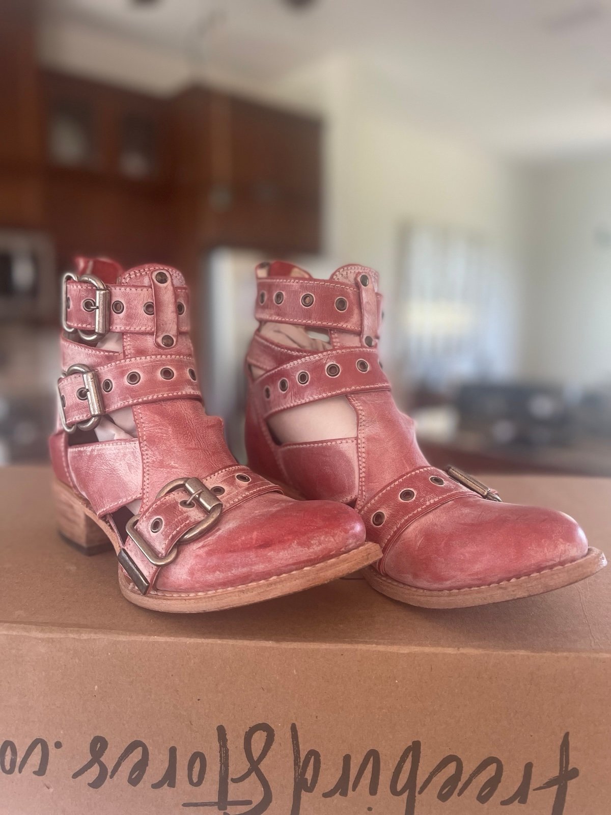 Freebird Grace size 8 in red