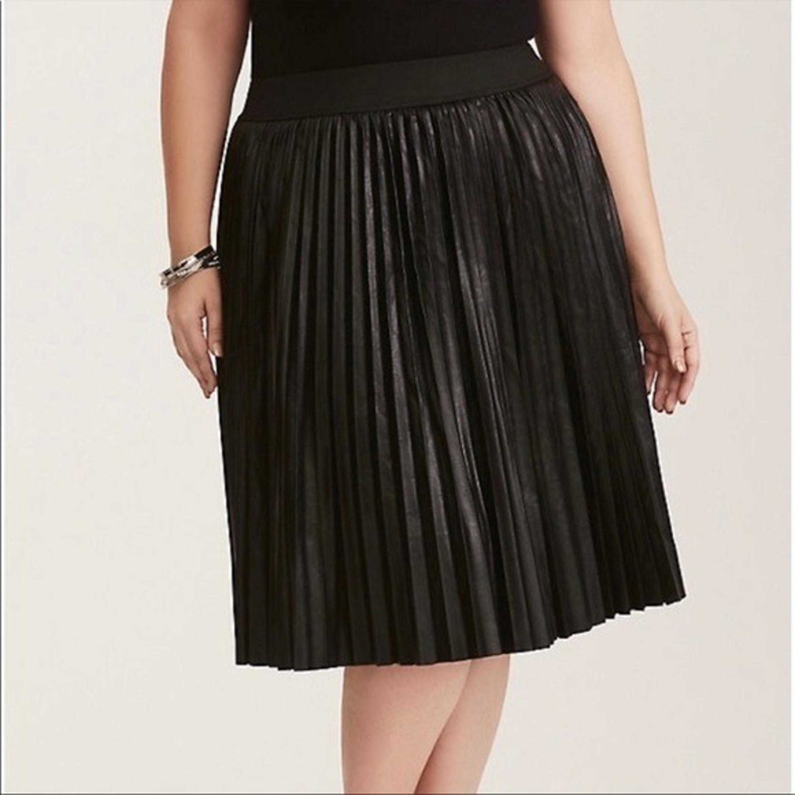 Torrid Plus Size 2X Black Pleated Elastic Waist Midi Skirt