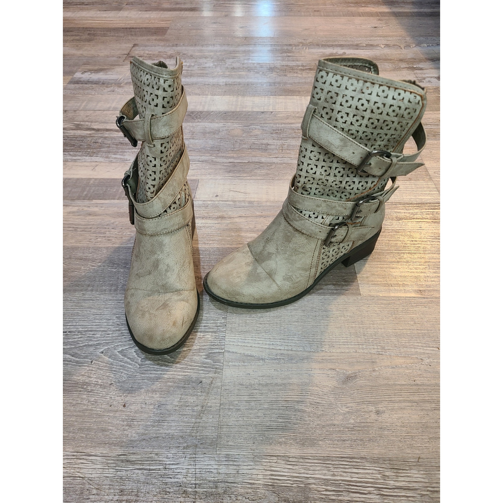 Justfab 7 womens taupe Saraya boots