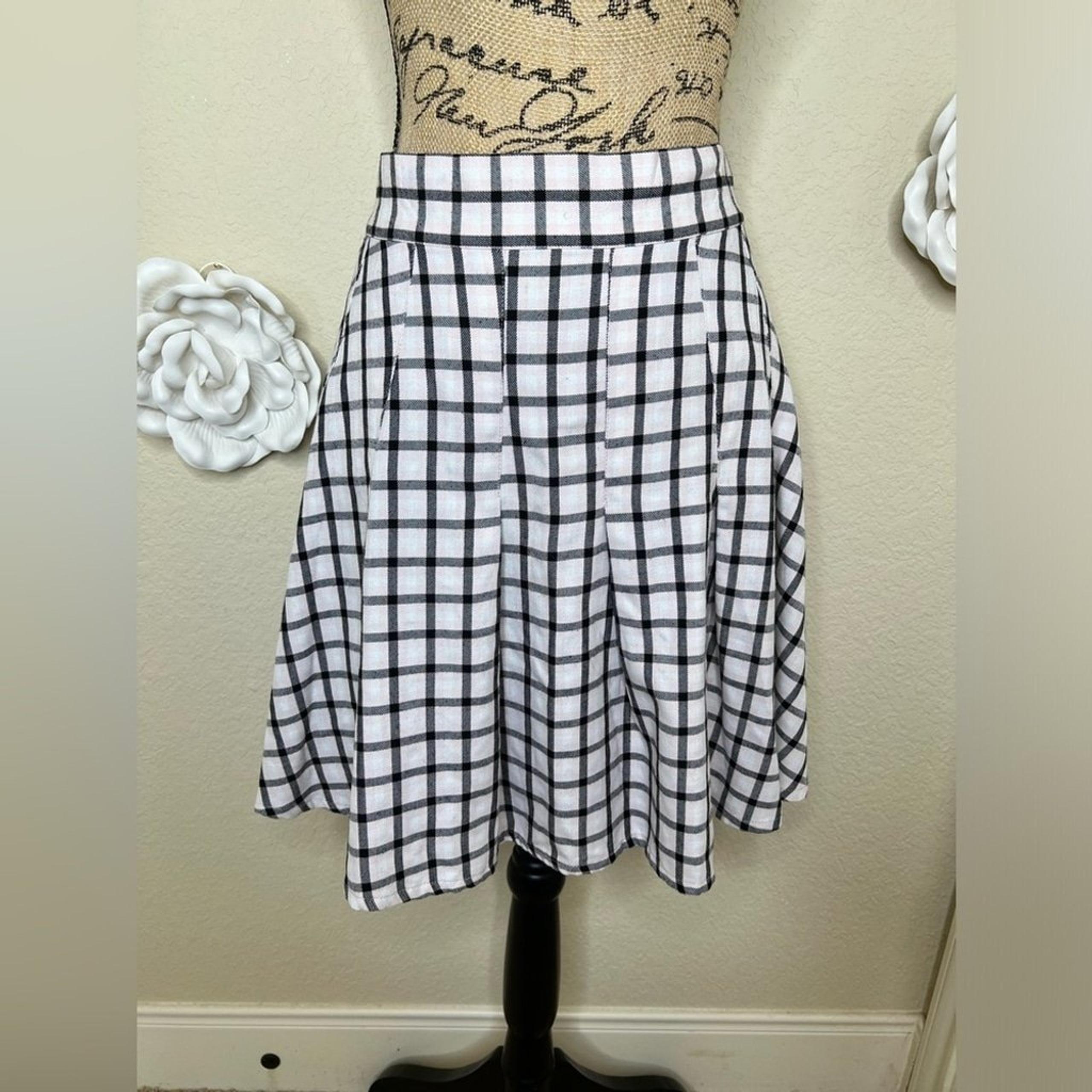 Torrid Retro Pleated Skater Style Pink, Black & Off White Skirt Torrid Sz 00