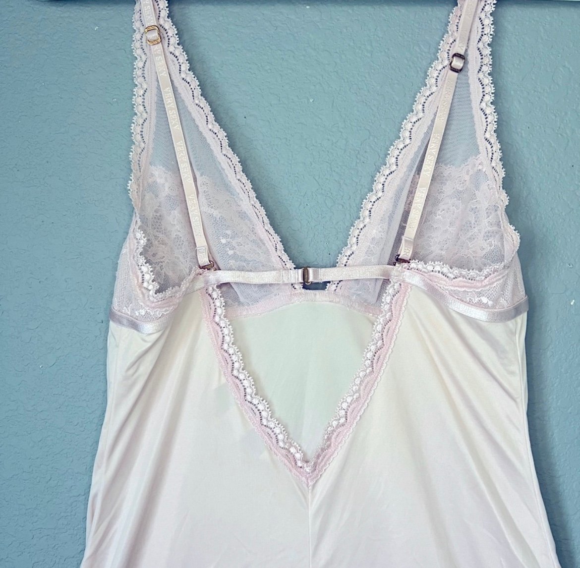 Victoria’s Secret SUPER soft comfortable slip