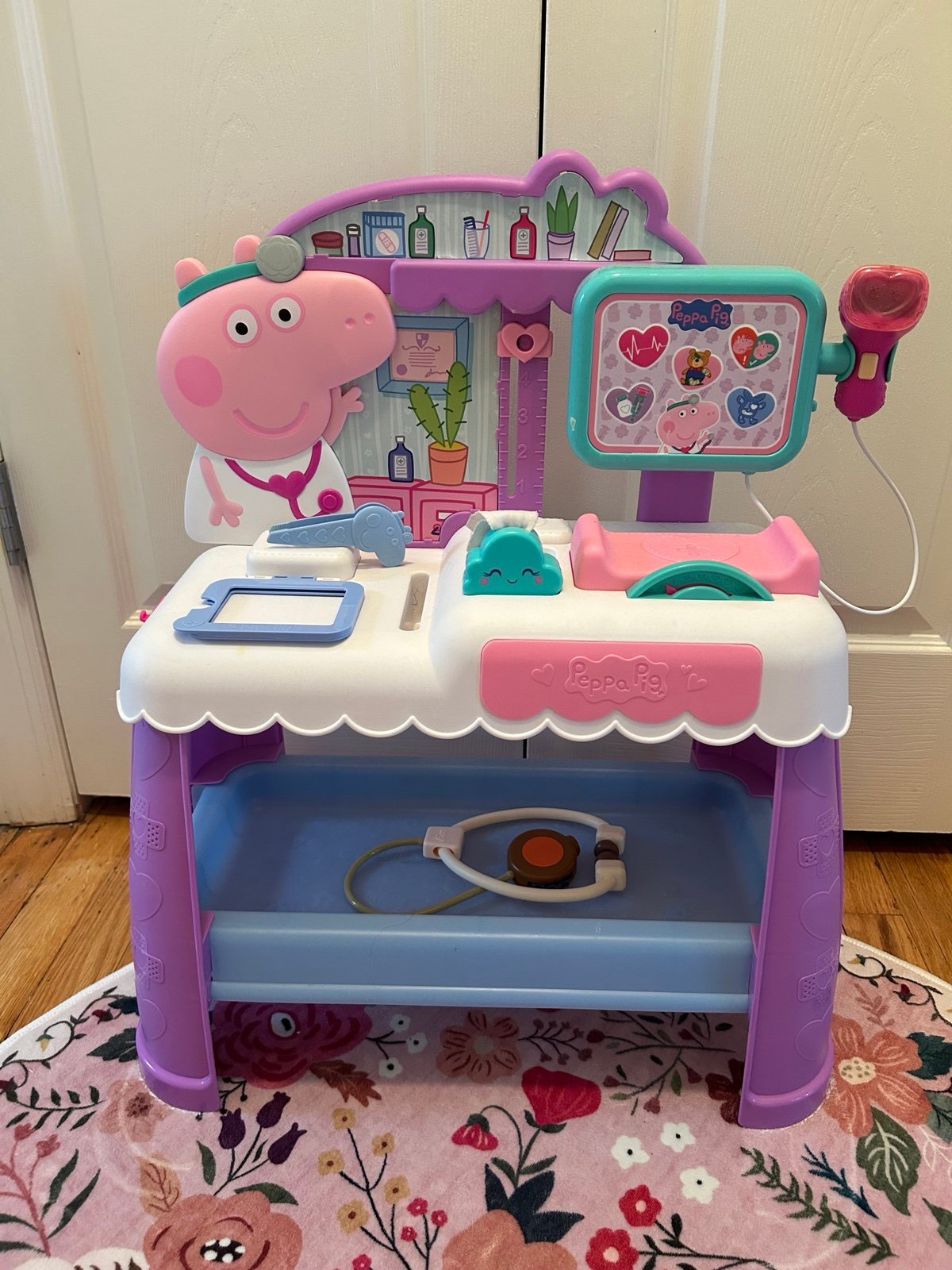 Peppa Pig care center playset