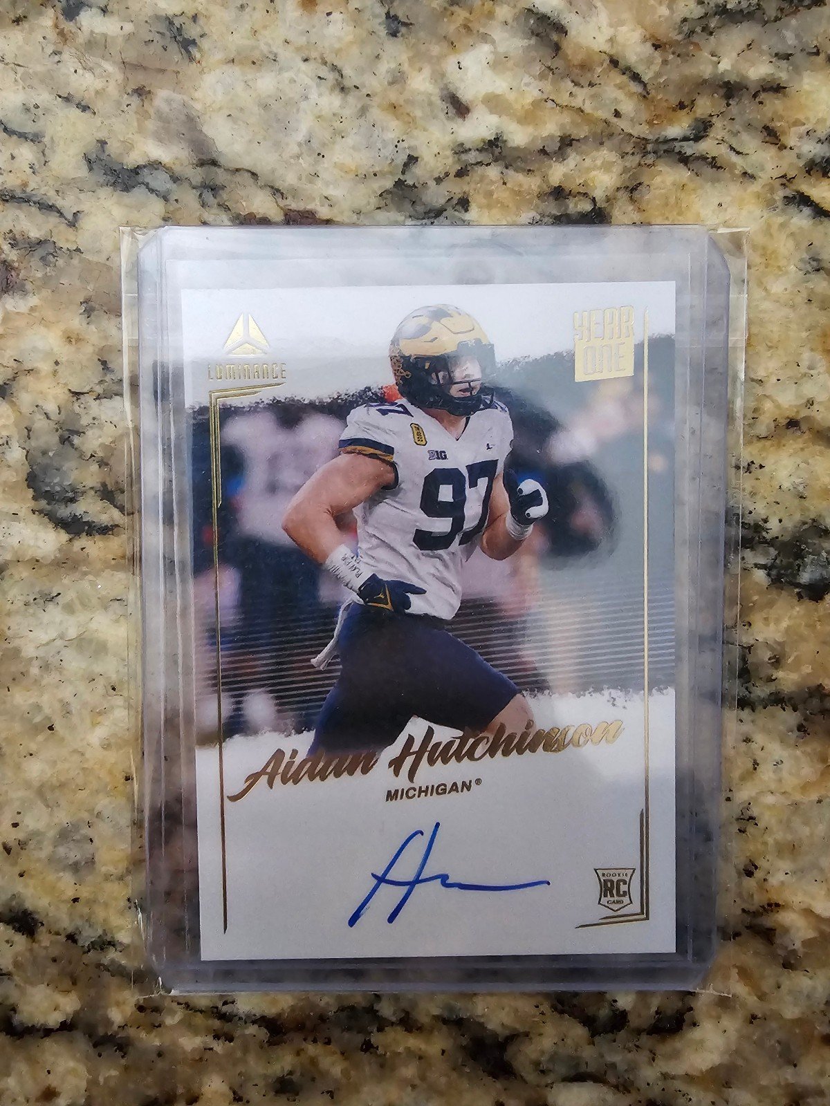 2022 Panini Luminance Aidan Hutchinson Year One rcSignatures OnCard auto blueink