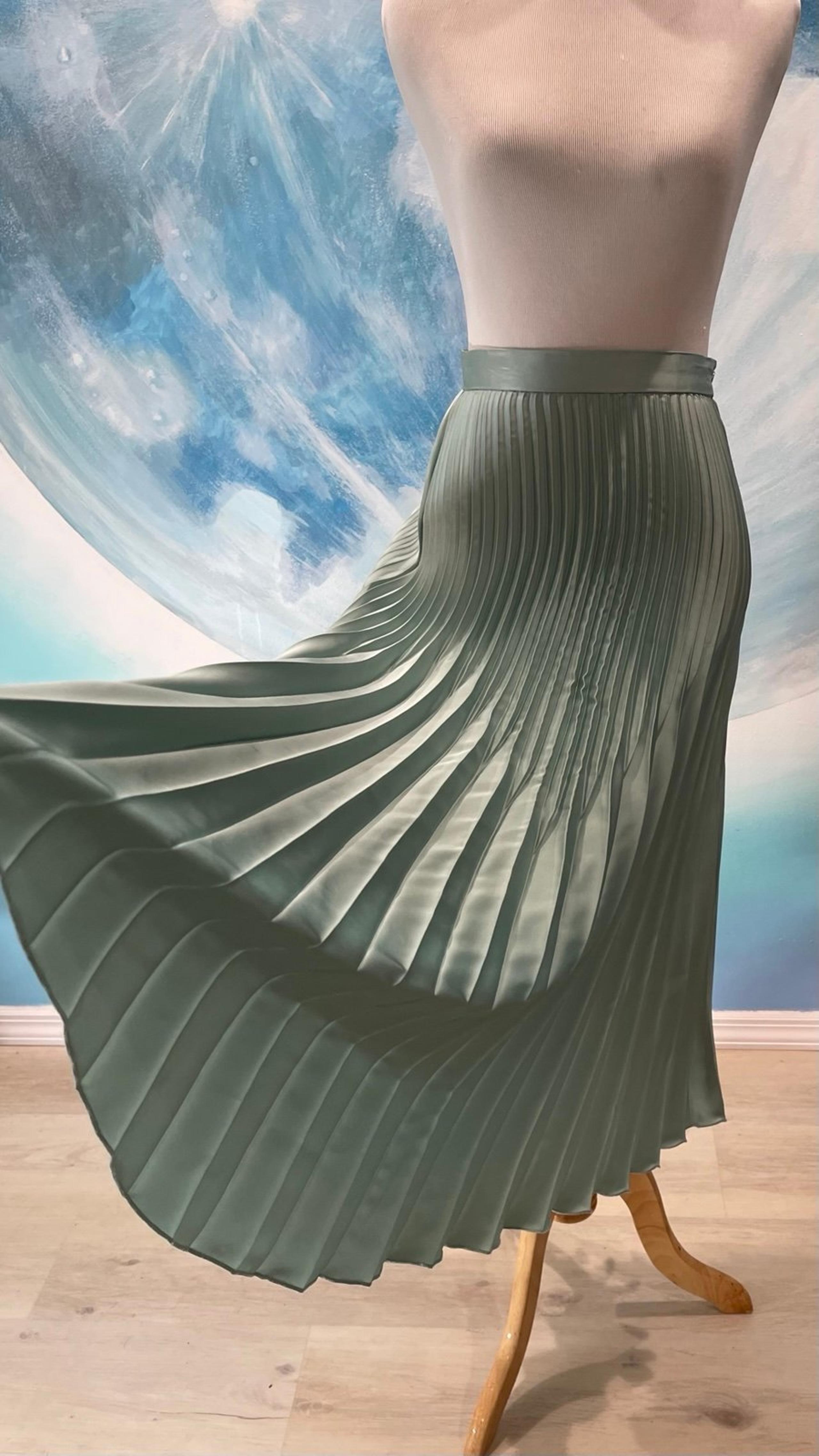 H&M pleated skirt